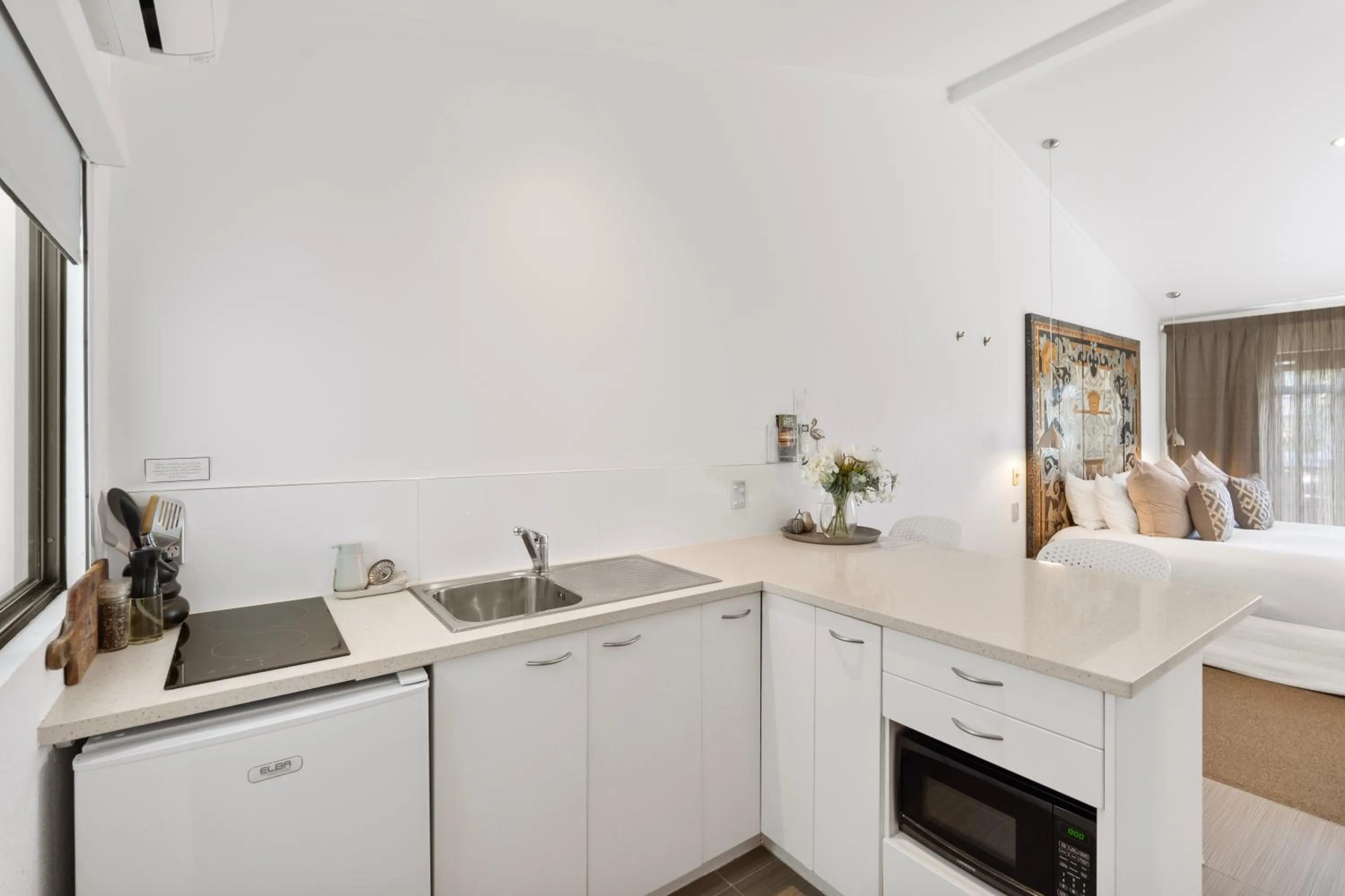 kitchen in Orewa Beachcomber