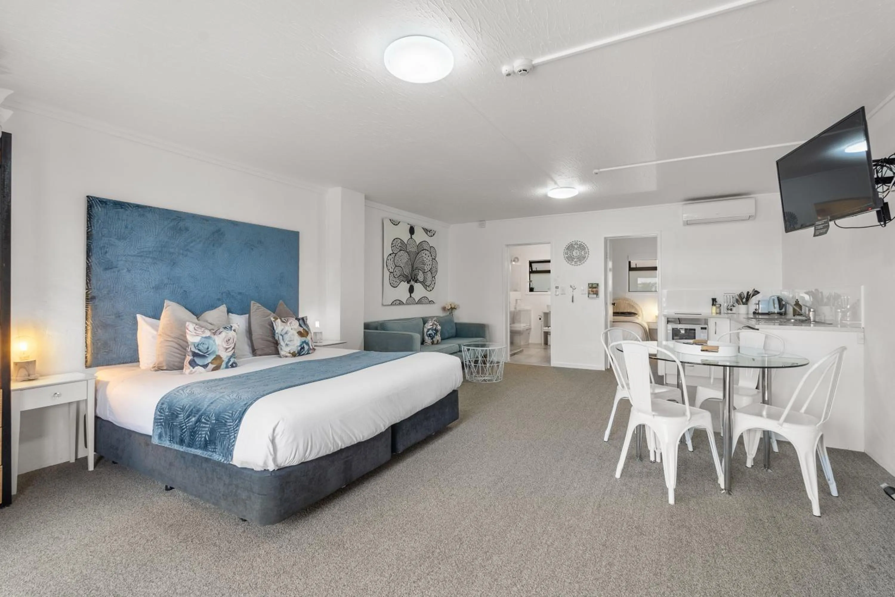 Bedroom, Bed in Orewa Beachcomber