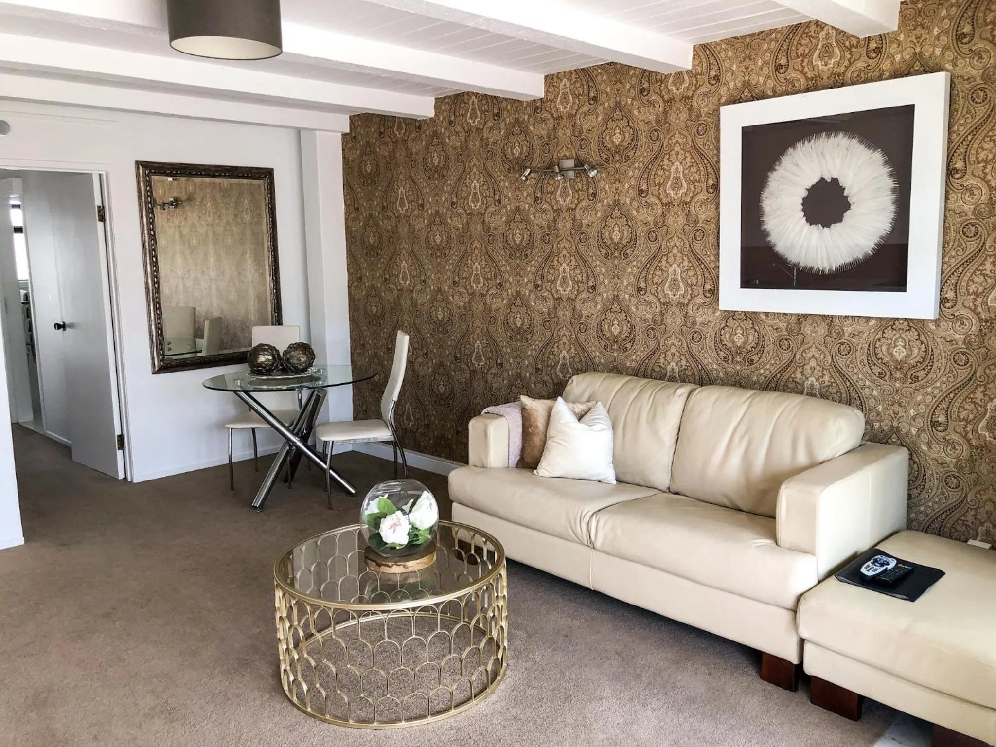 Living room in Orewa Beachcomber