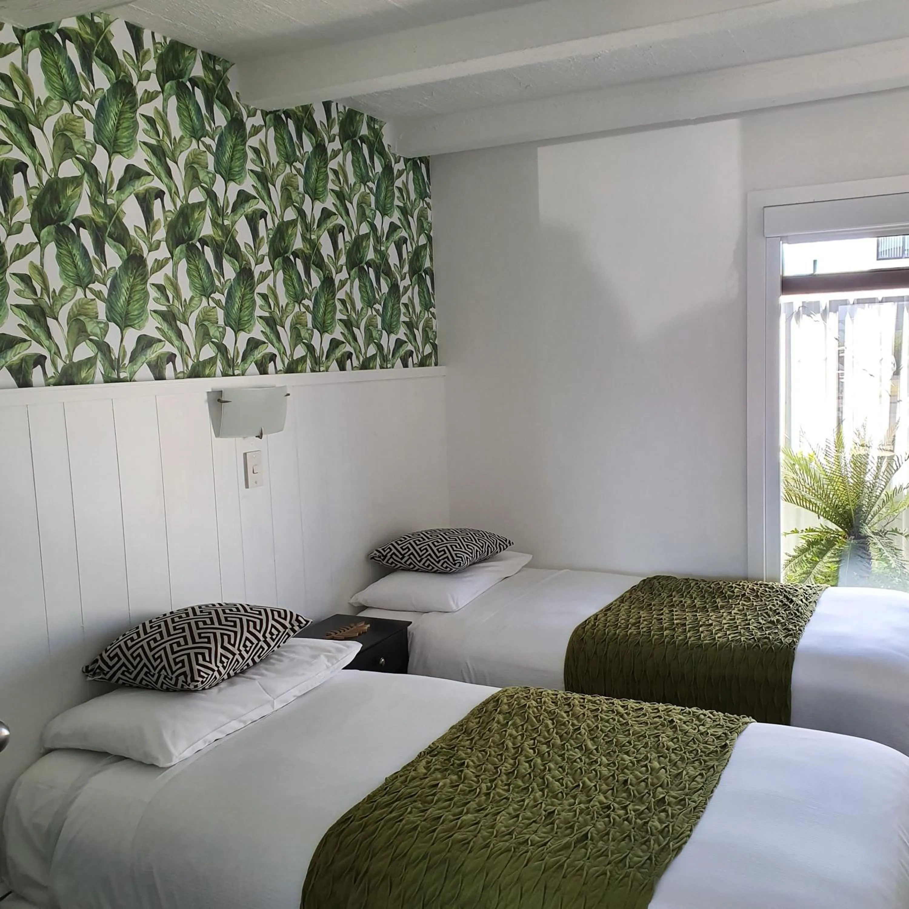 Bedroom, Bed in Orewa Beachcomber