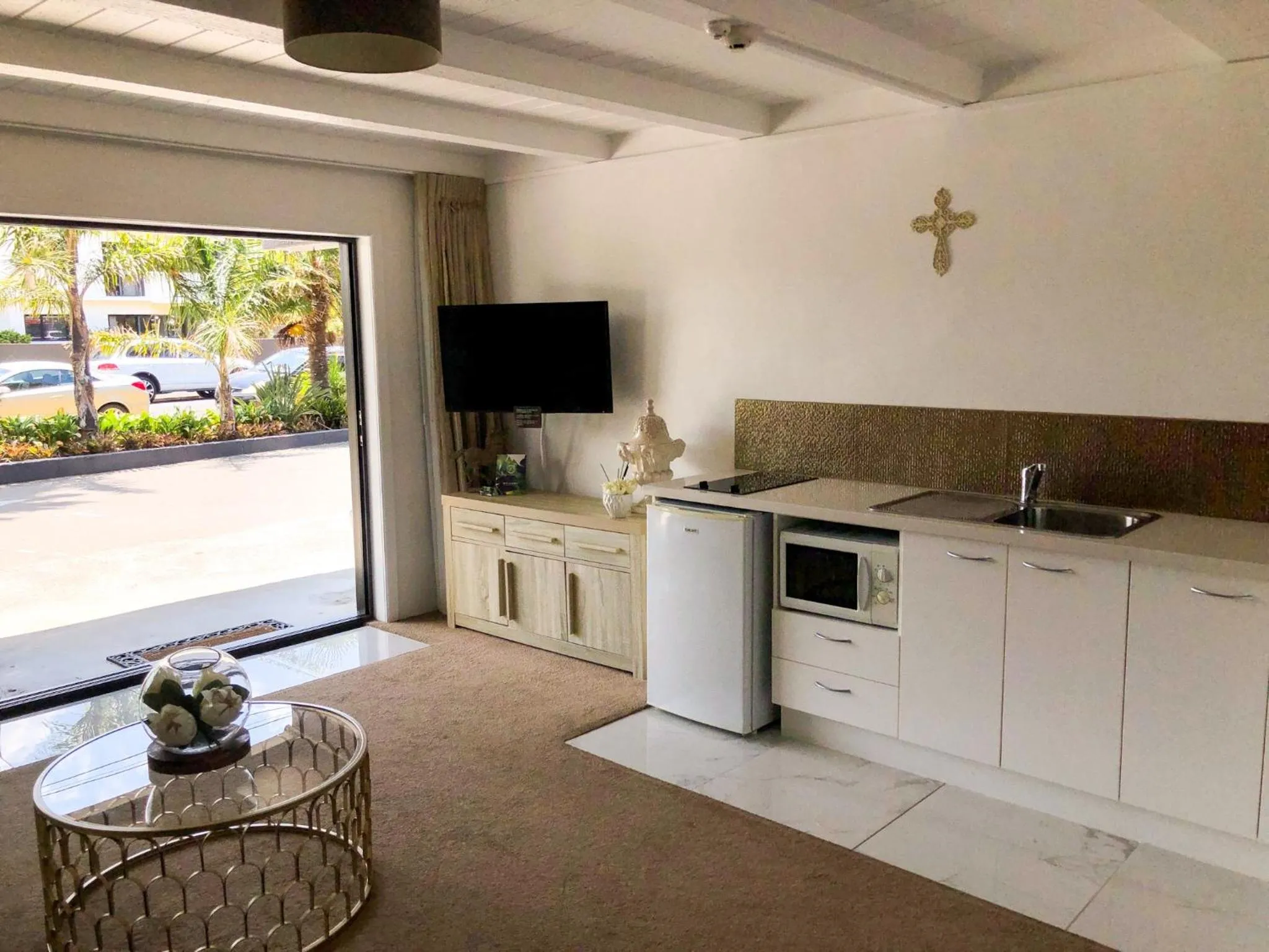 Kitchen or kitchenette in Orewa Beachcomber