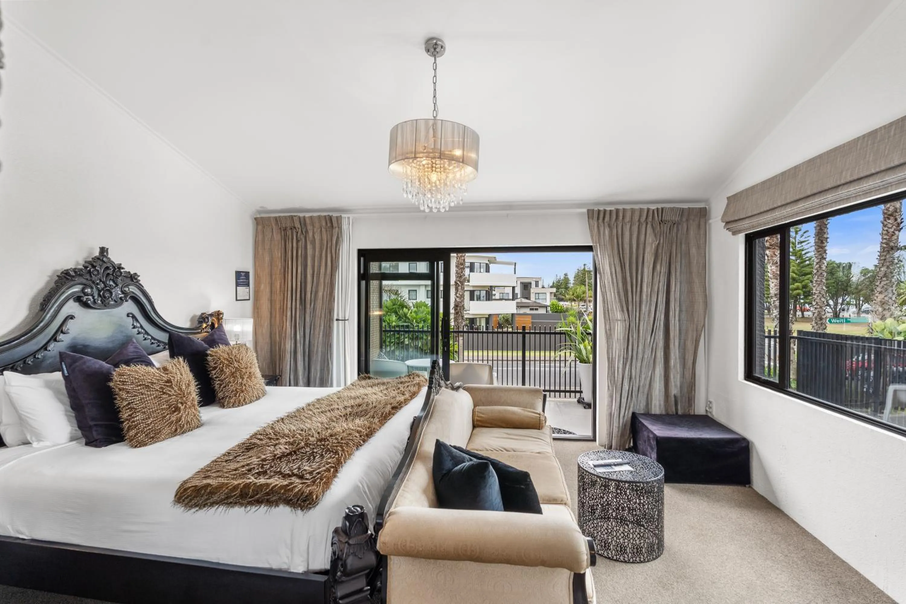 Bed in Orewa Beachcomber