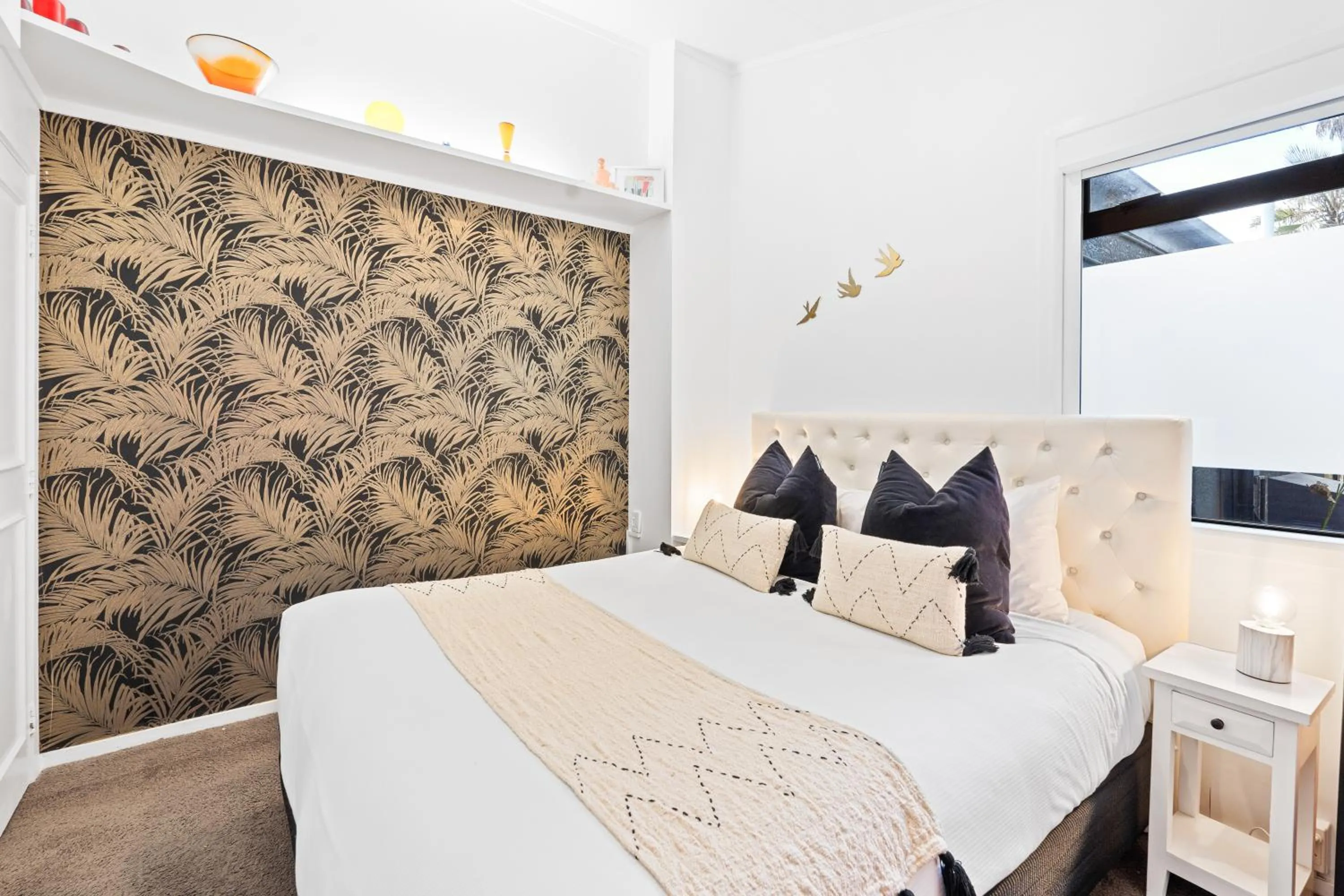 Bedroom, Bed in Orewa Beachcomber