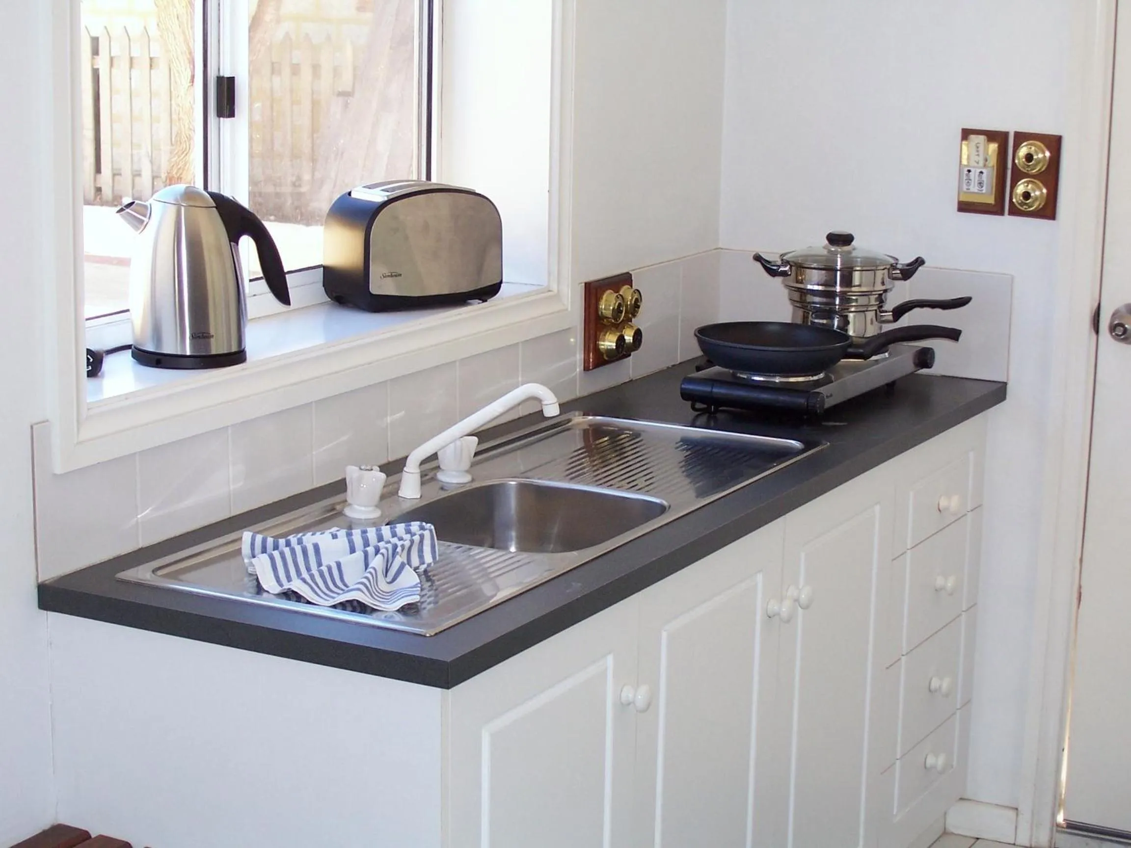 Kitchen or kitchenette in Clearwater Motel Apartments