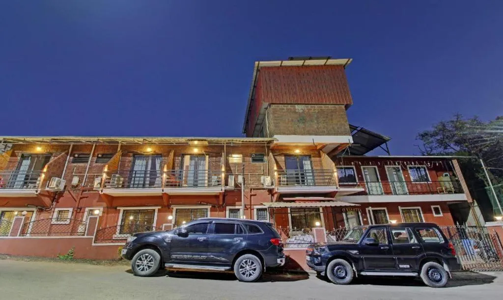 Property building in Hotel Green Woods