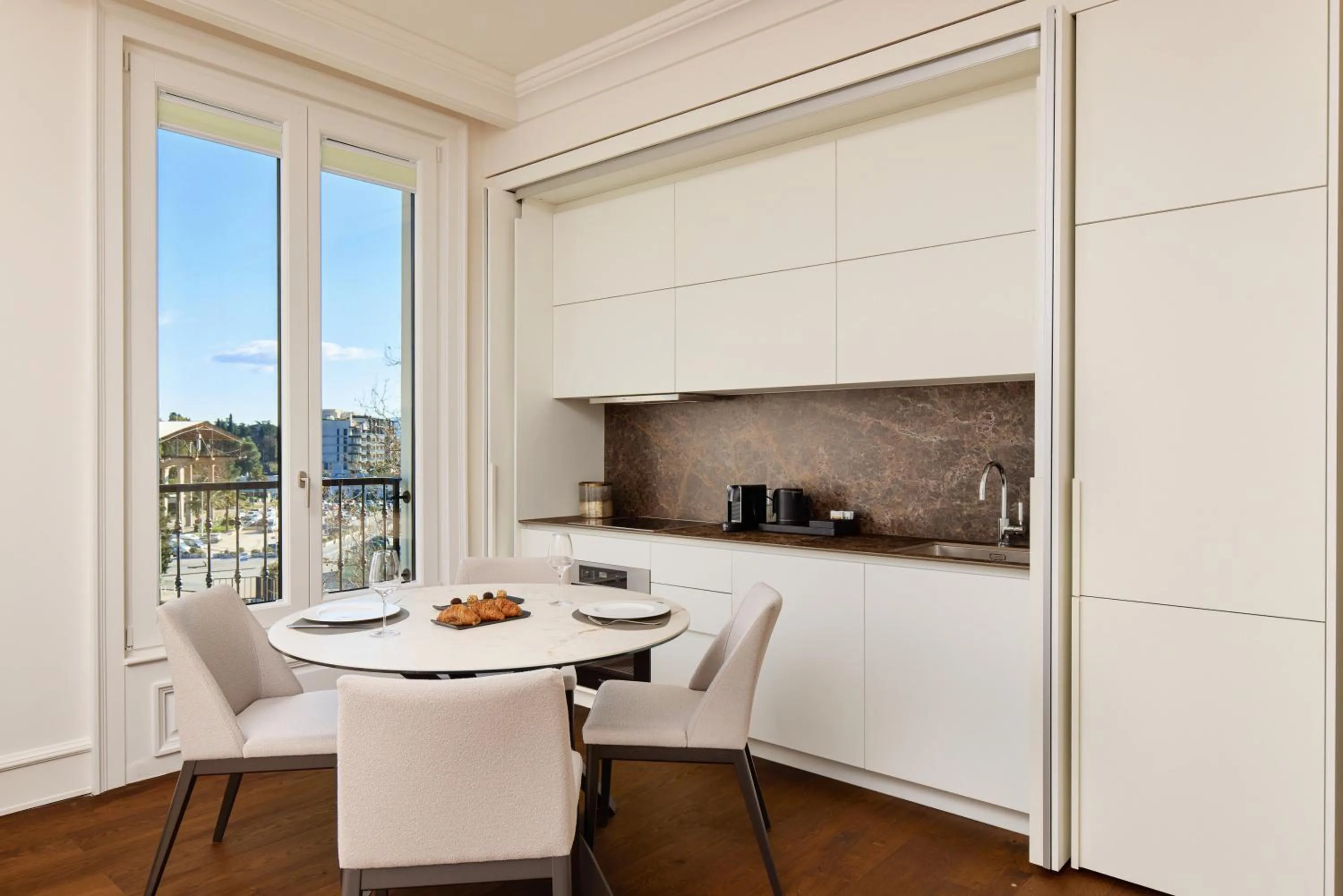 Kitchen or kitchenette in Boutique Hotel Porto Palace