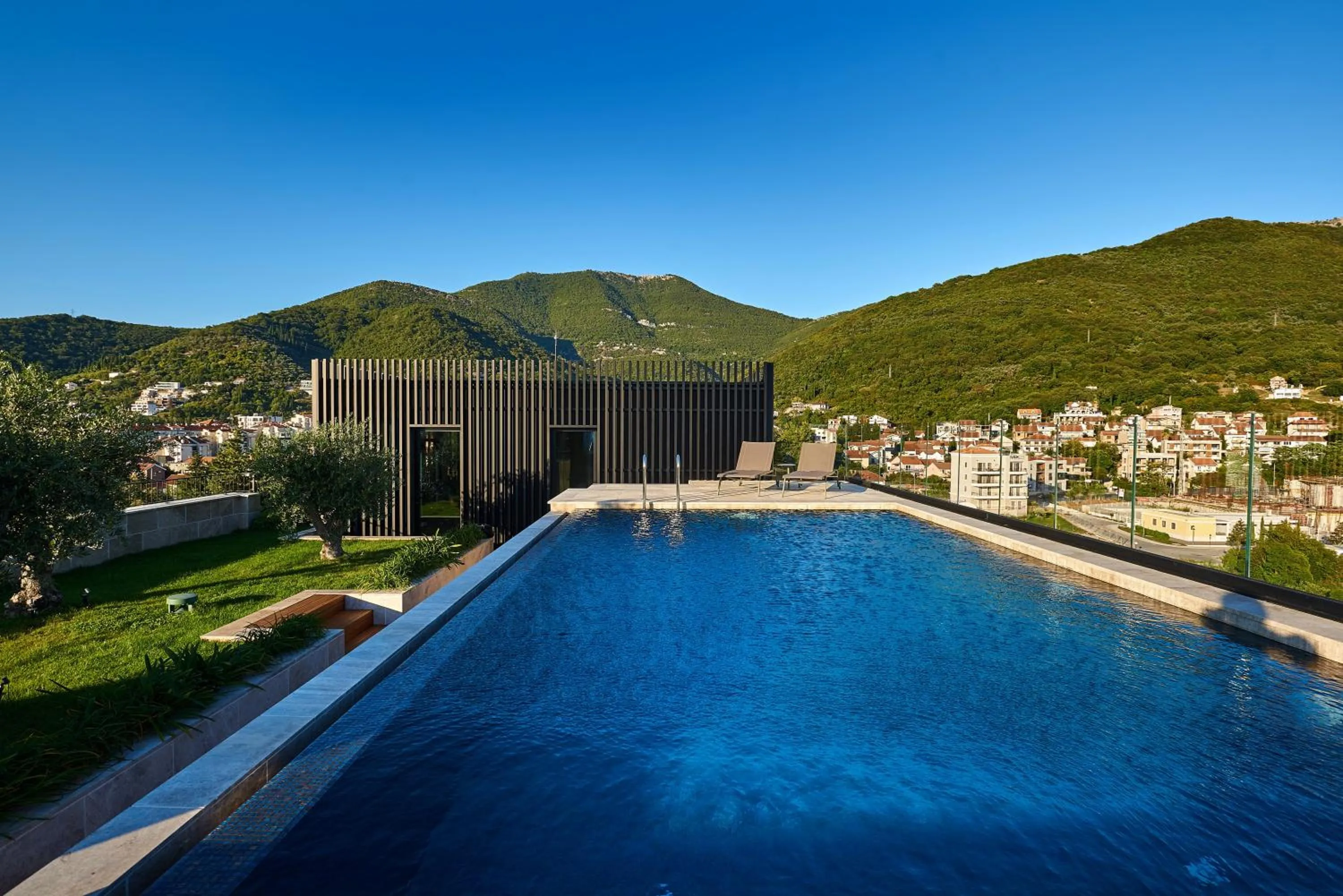 Swimming pool in Boutique Hotel Porto Palace
