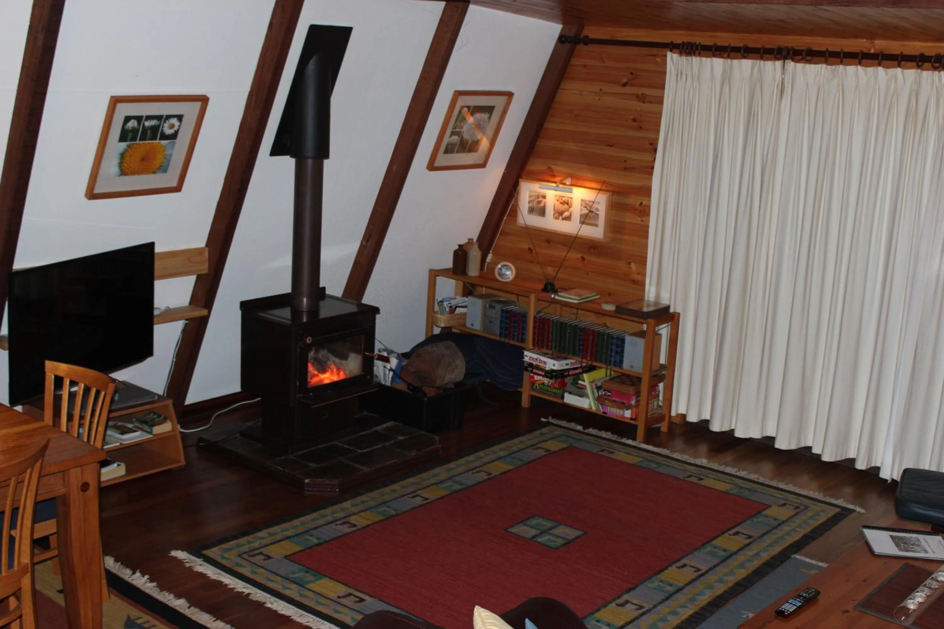 TV and multimedia in Green Leaves Cabin