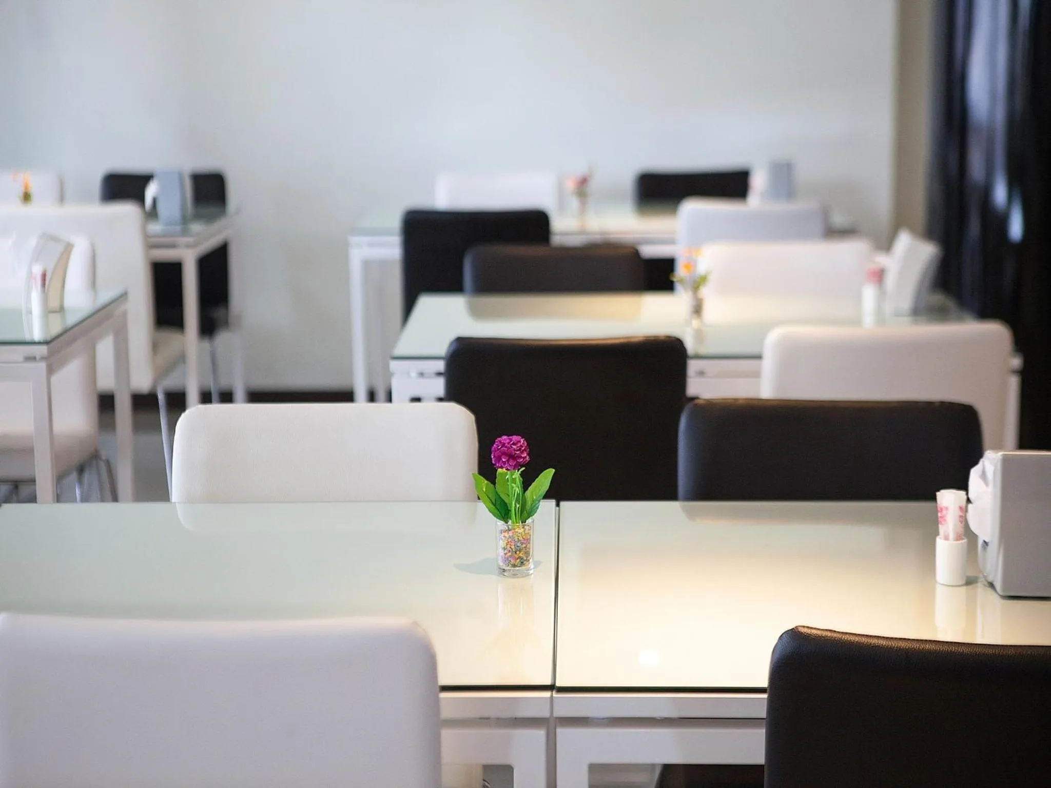 Restaurant/places to eat in MD Grand Hotel Nakhon