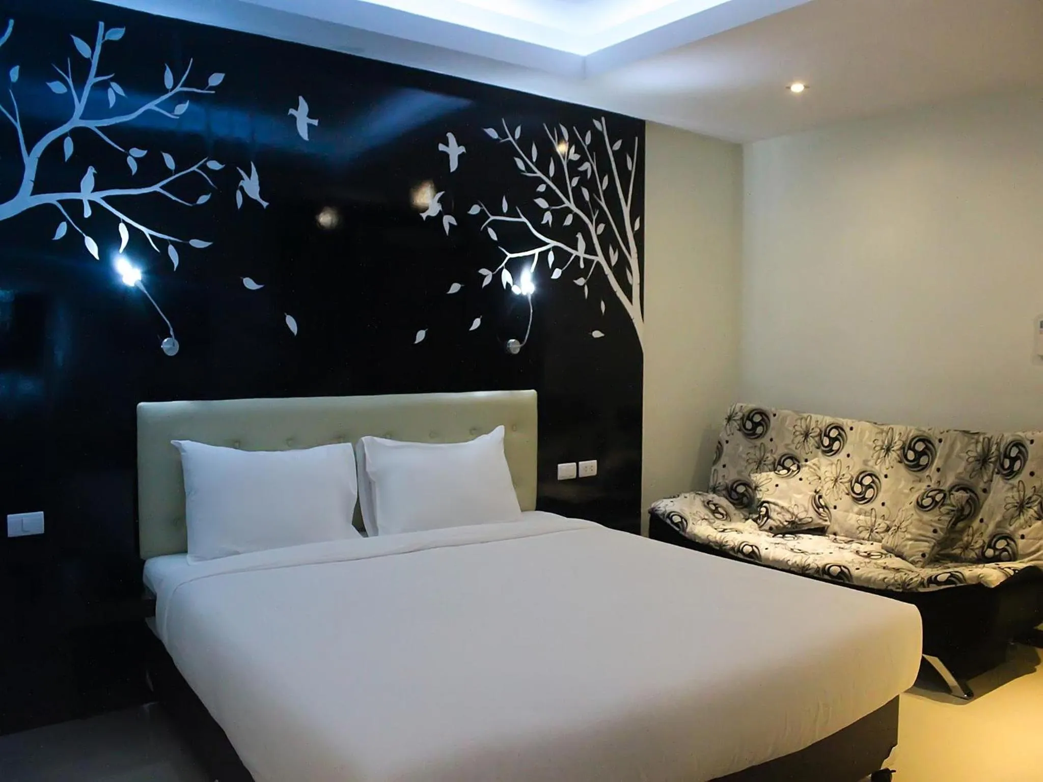 Logo/Certificate/Sign in MD Grand Hotel Nakhon