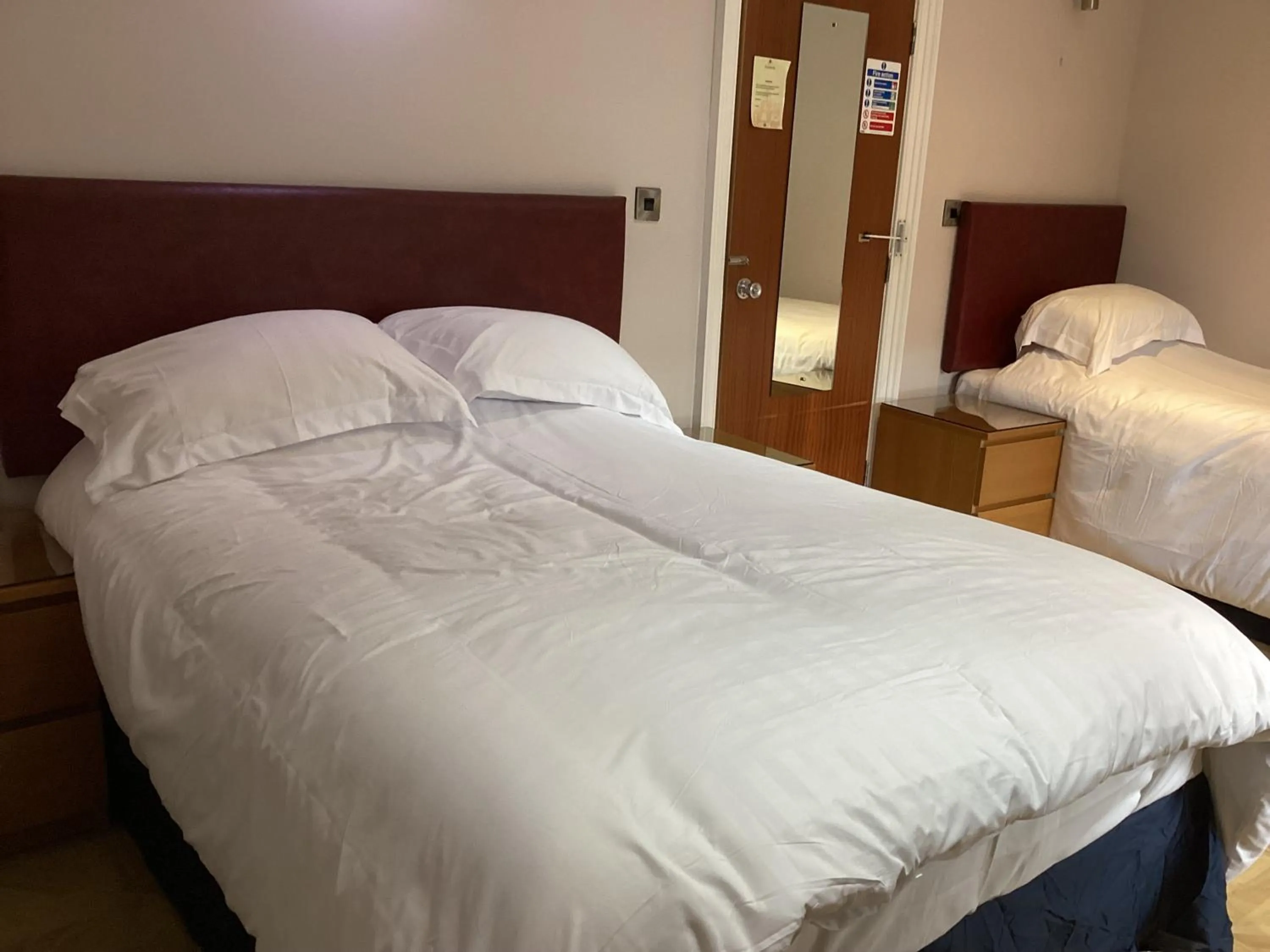 Bedroom, Bed in Aachen Hotel