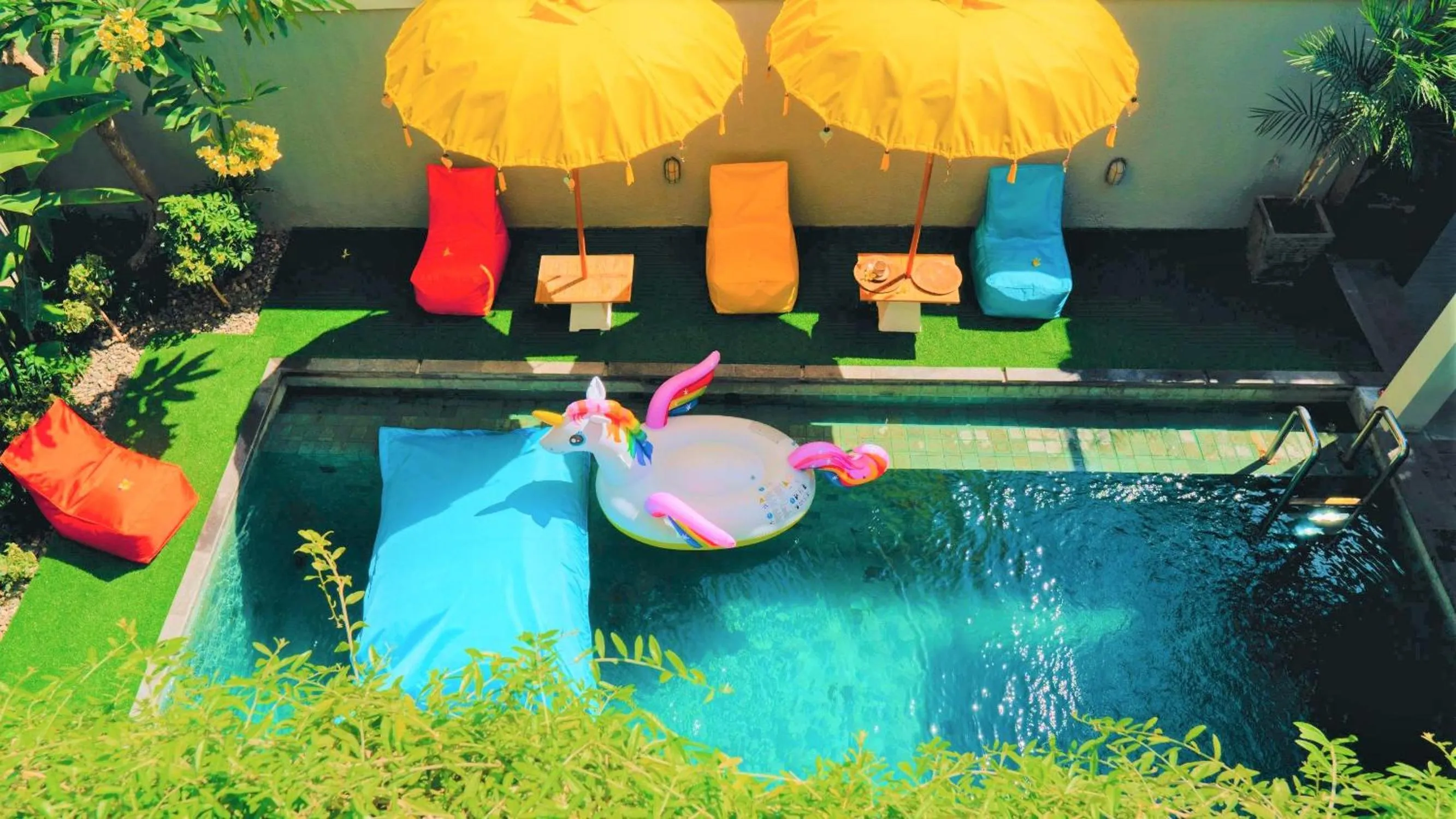 Swimming pool in Bahana Guest House