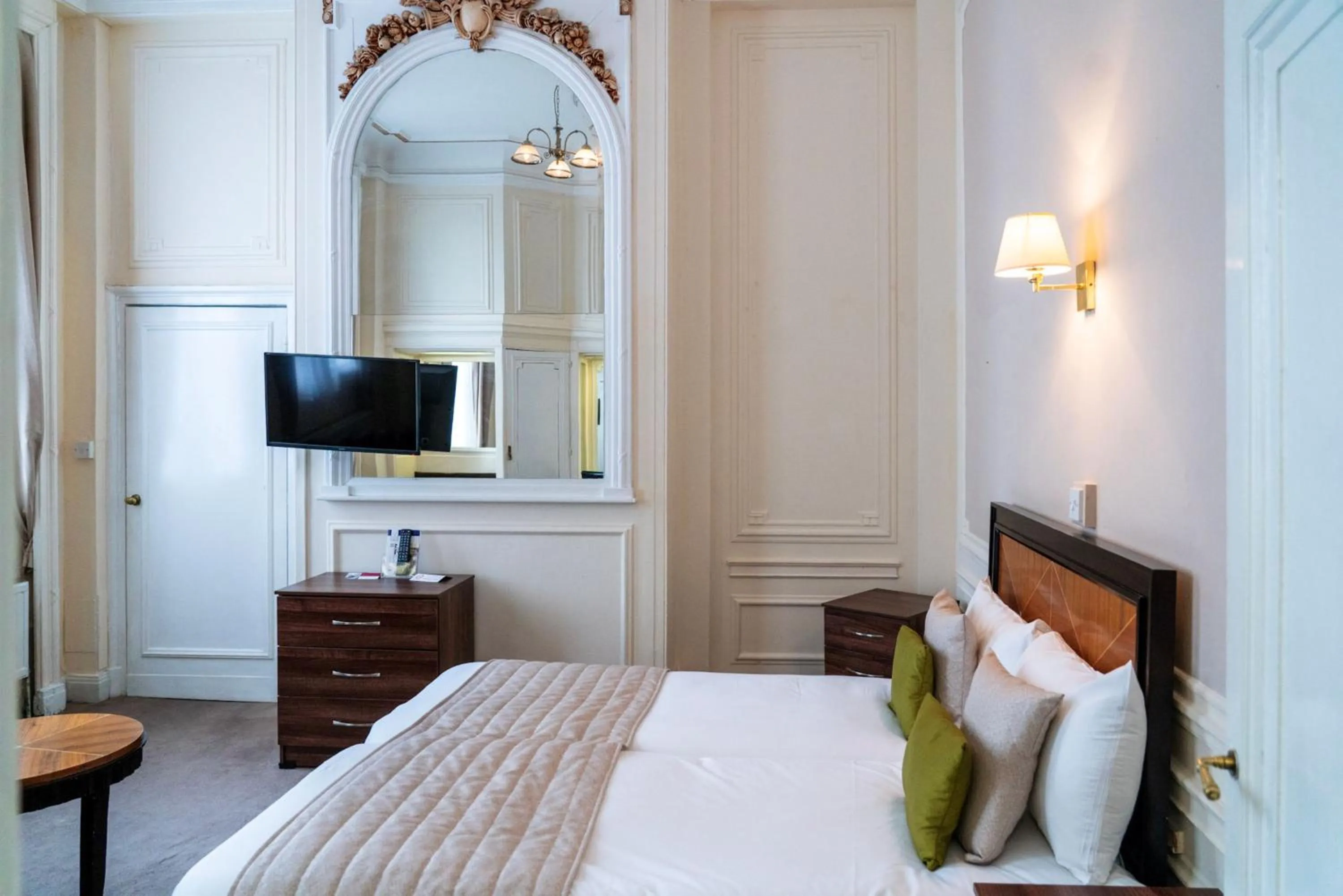 Bed in Adelphi Hotel