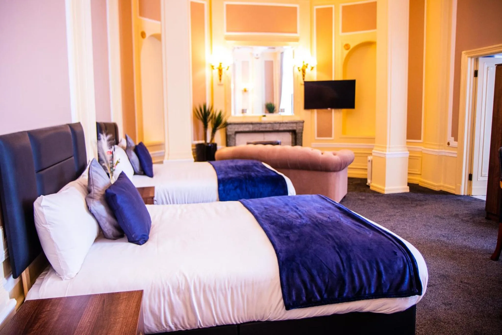 Communal lounge/ TV room, Bed in Adelphi Hotel