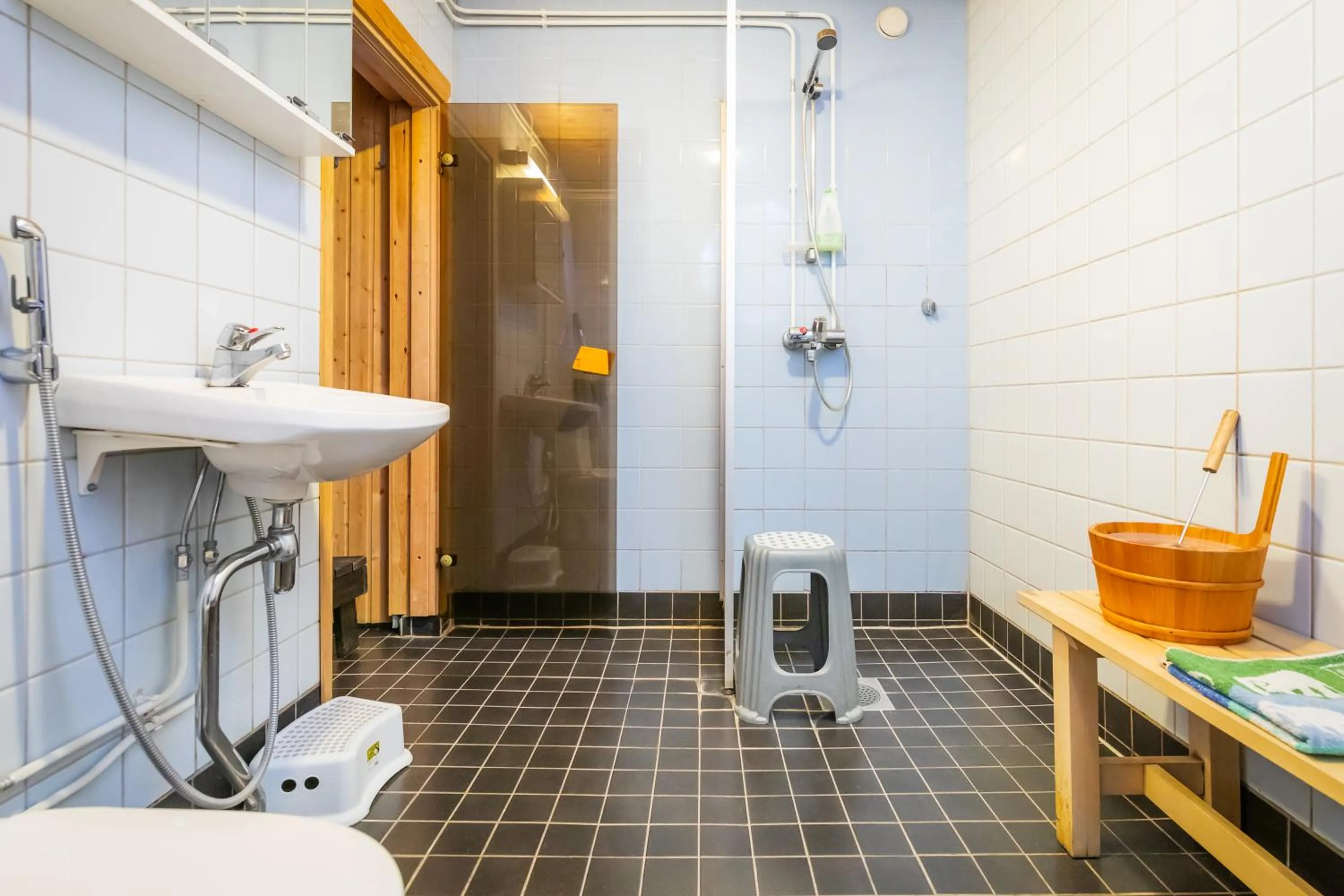 Shower in Lossisaari Tourist Center