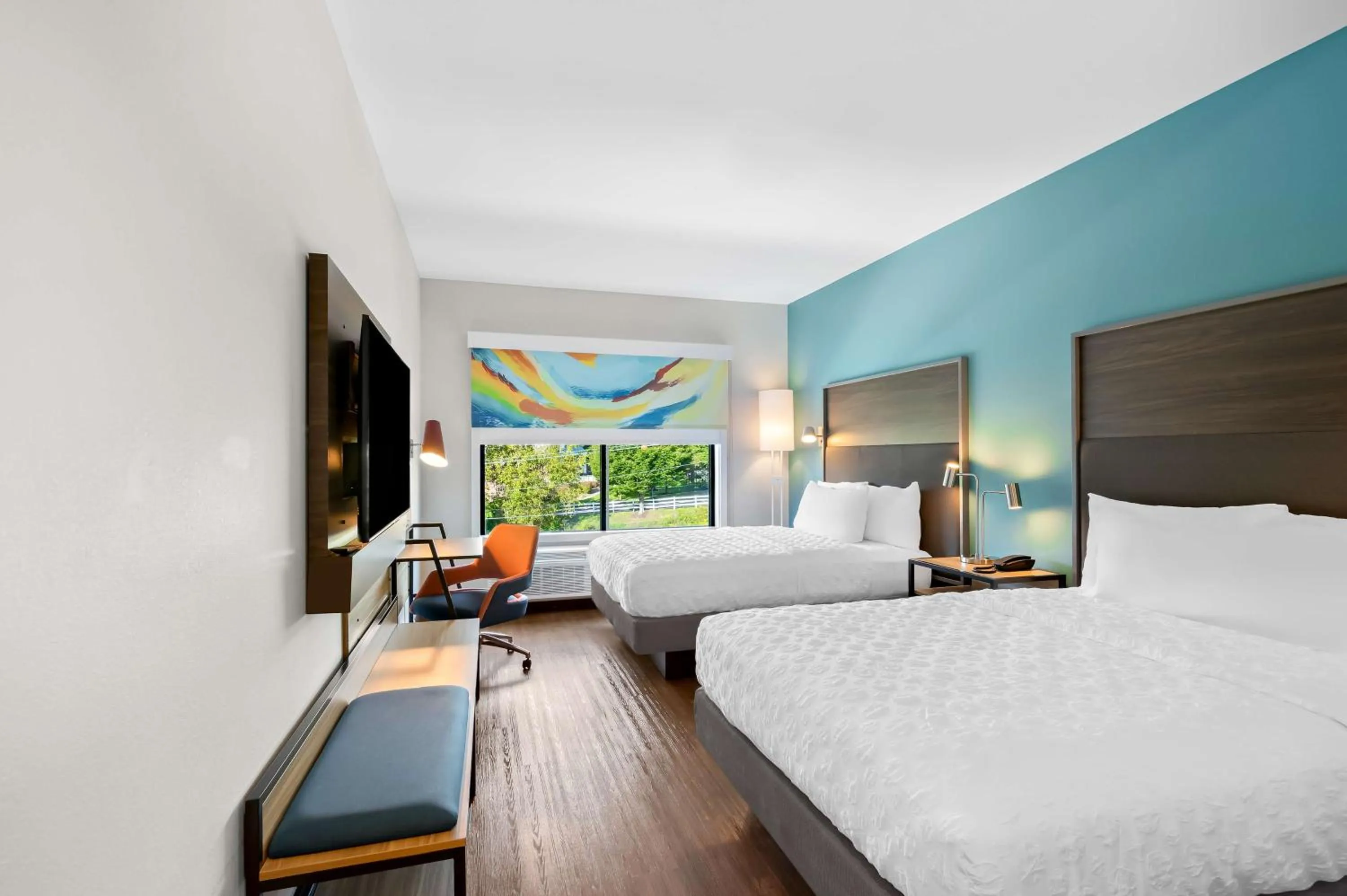 Bed in Tru By Hilton Lexington