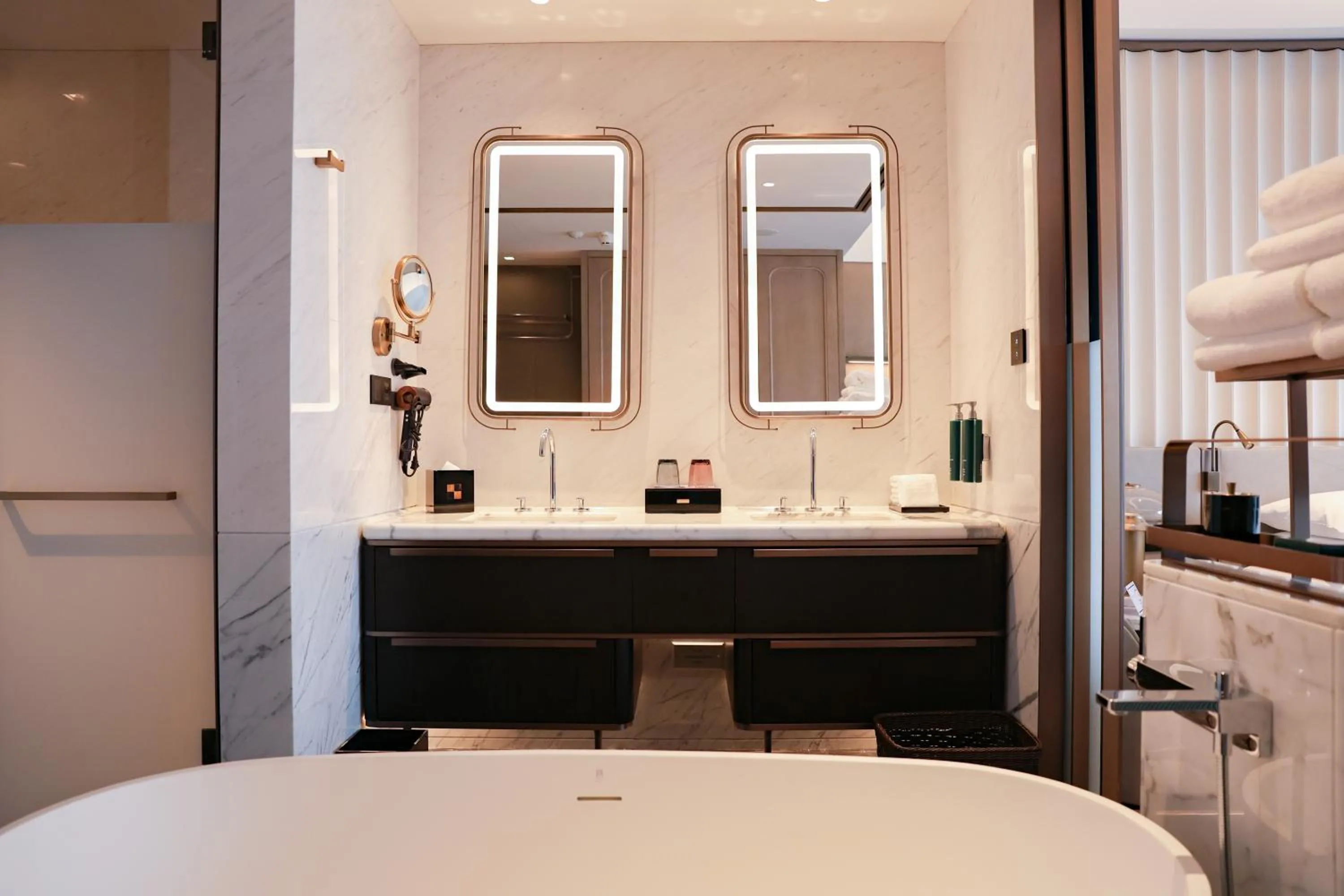 Bathroom, Bed in Hilton Changshu