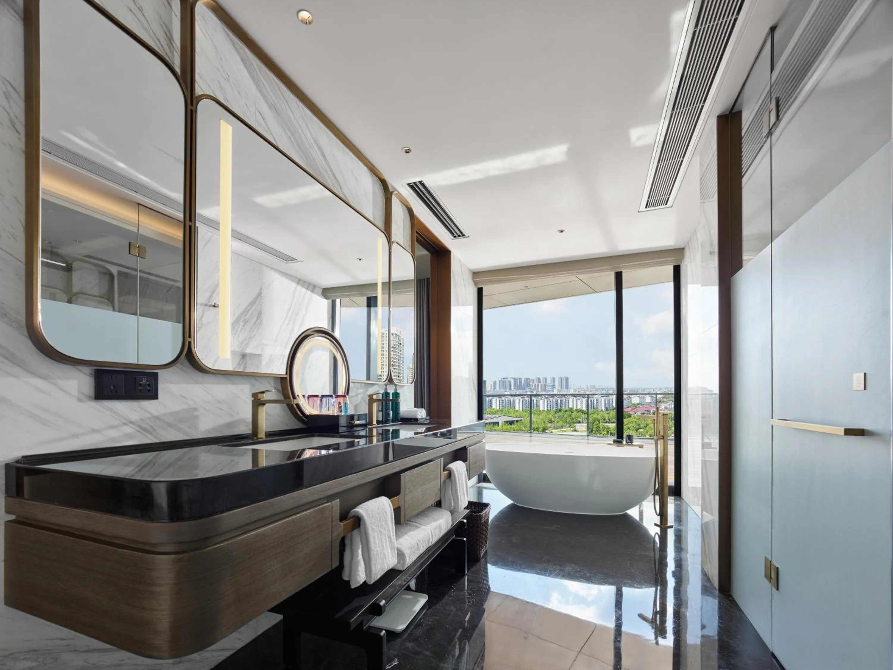 Bathroom in Hilton Changshu