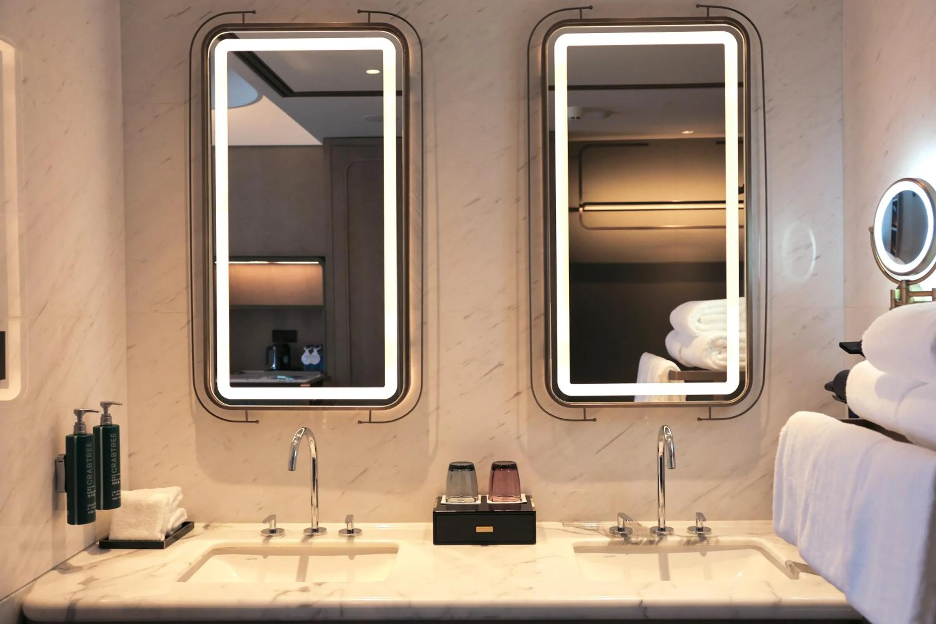 Bathroom, Bed in Hilton Changshu