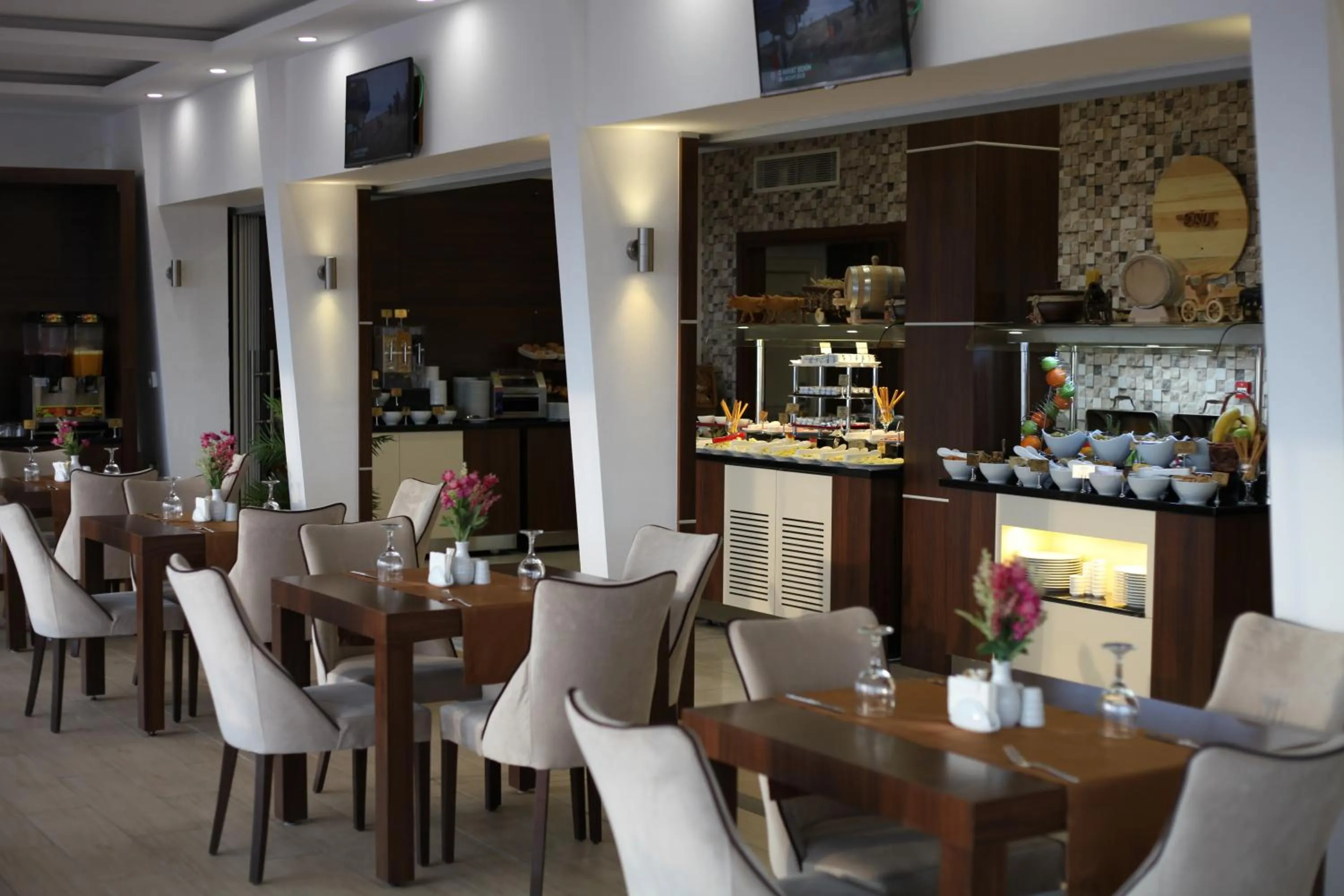 Restaurant/places to eat in Gorukle Oruc Hotel