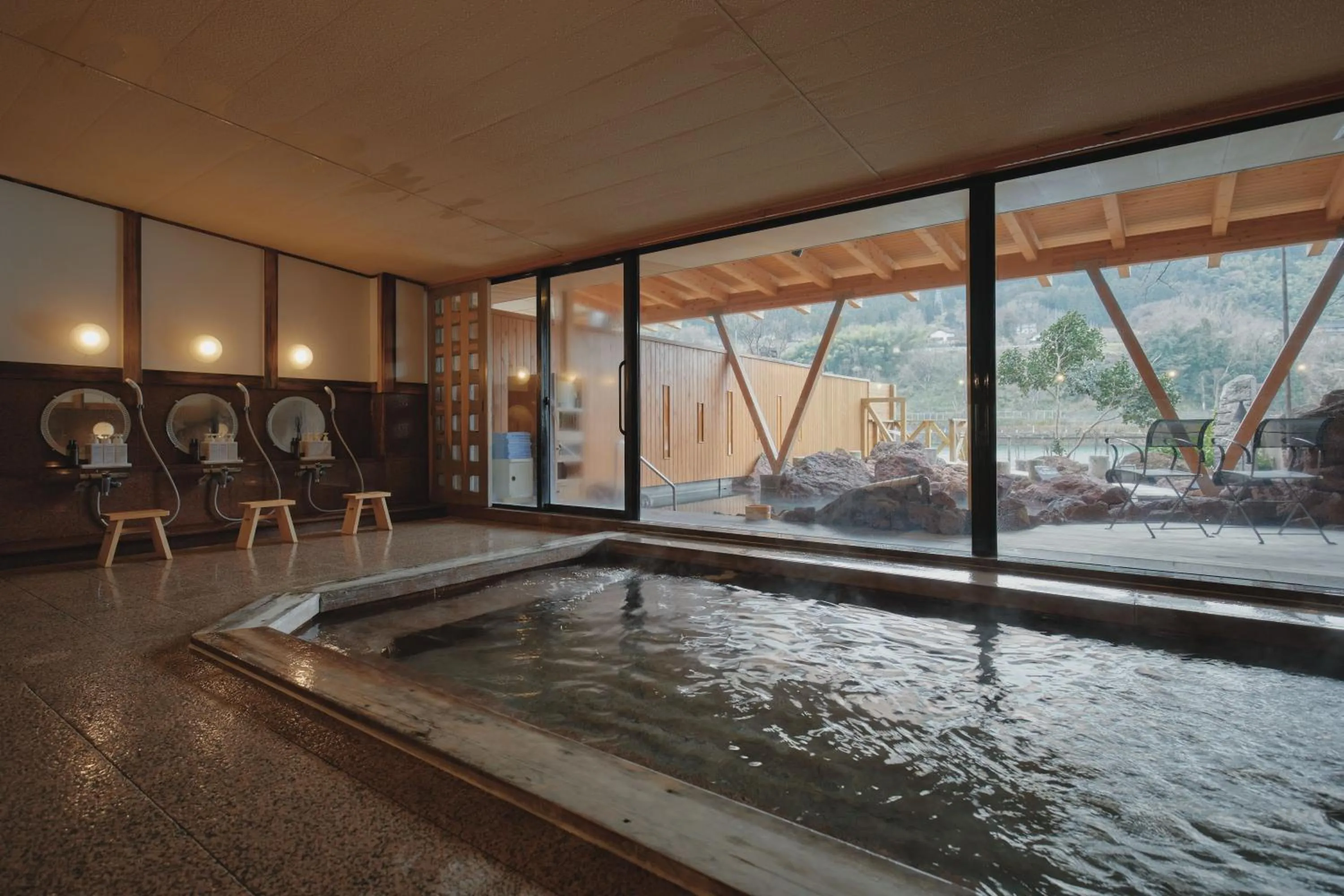 Public Bath in River Retreat Garaku