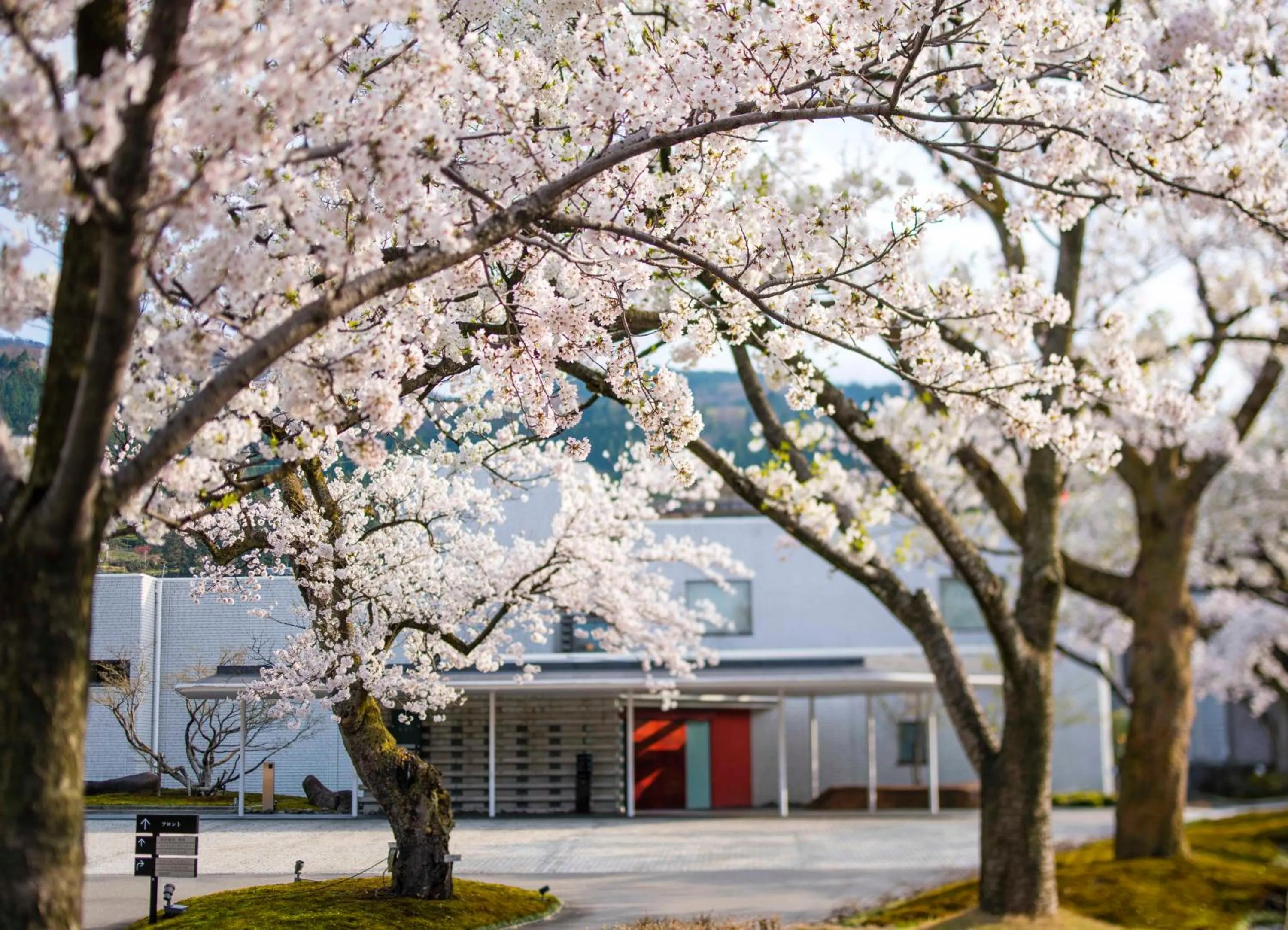 Facade/entrance in River Retreat Garaku