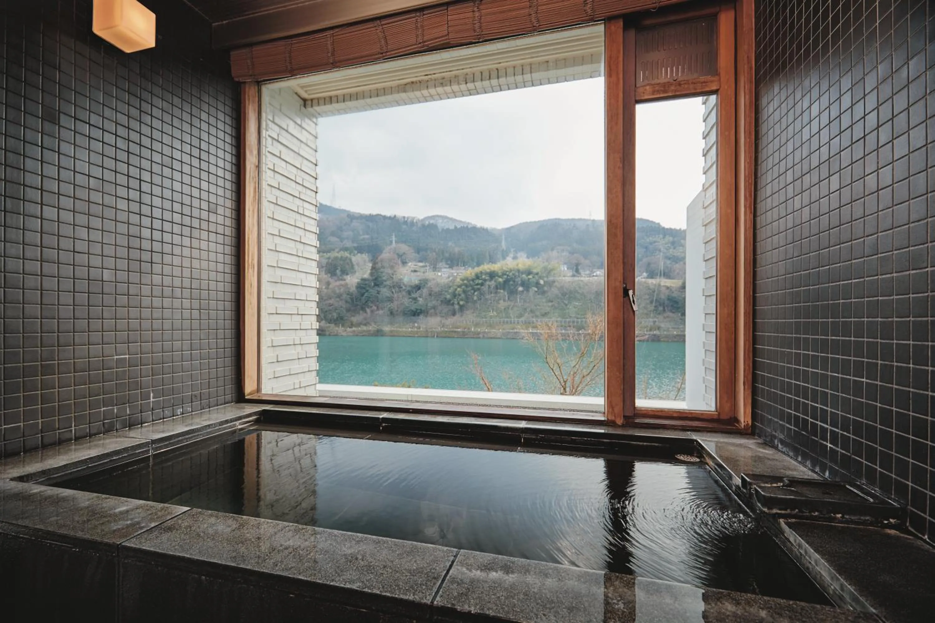 Hot Spring Bath in River Retreat Garaku