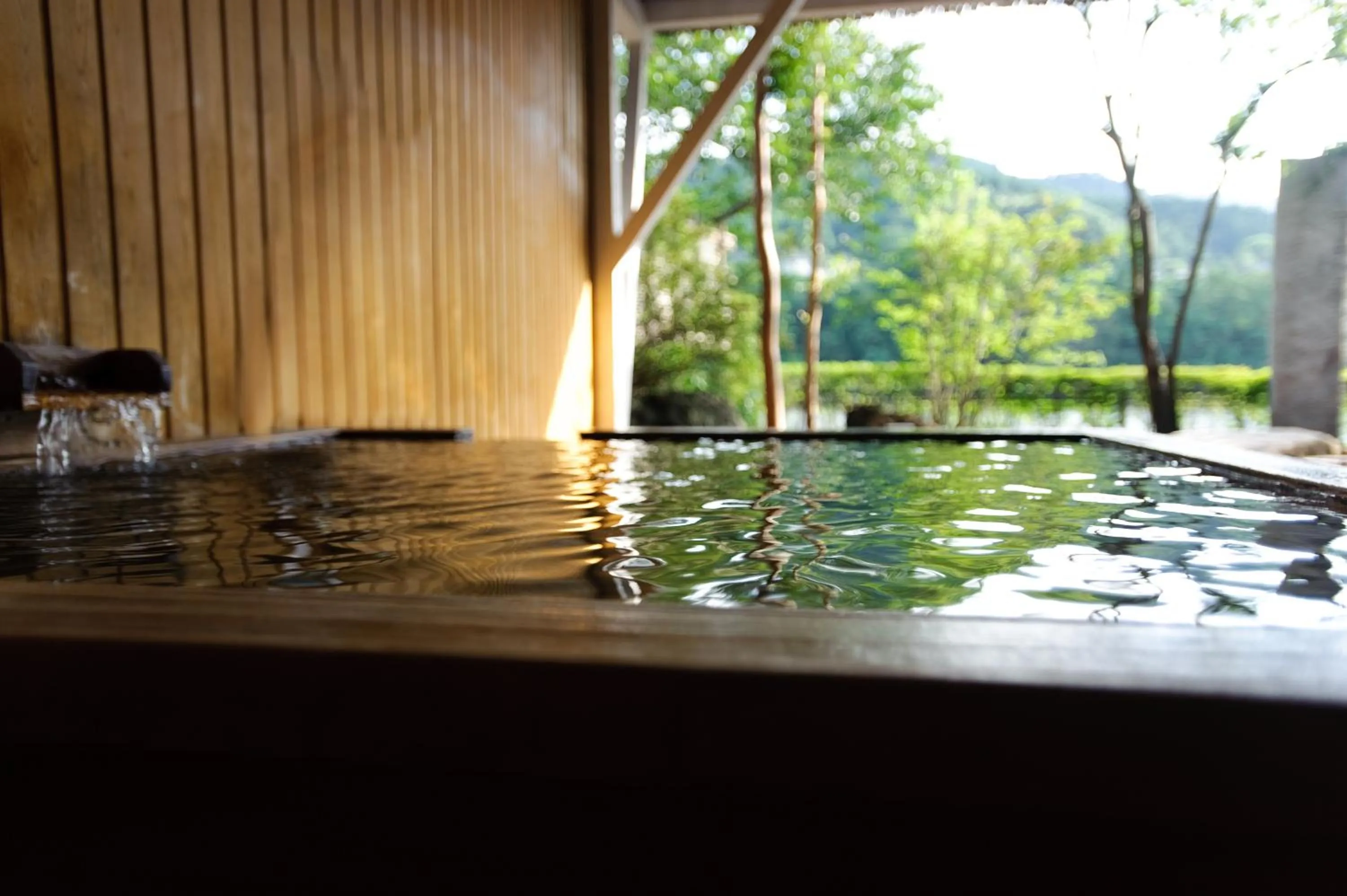 Hot Spring Bath in River Retreat Garaku