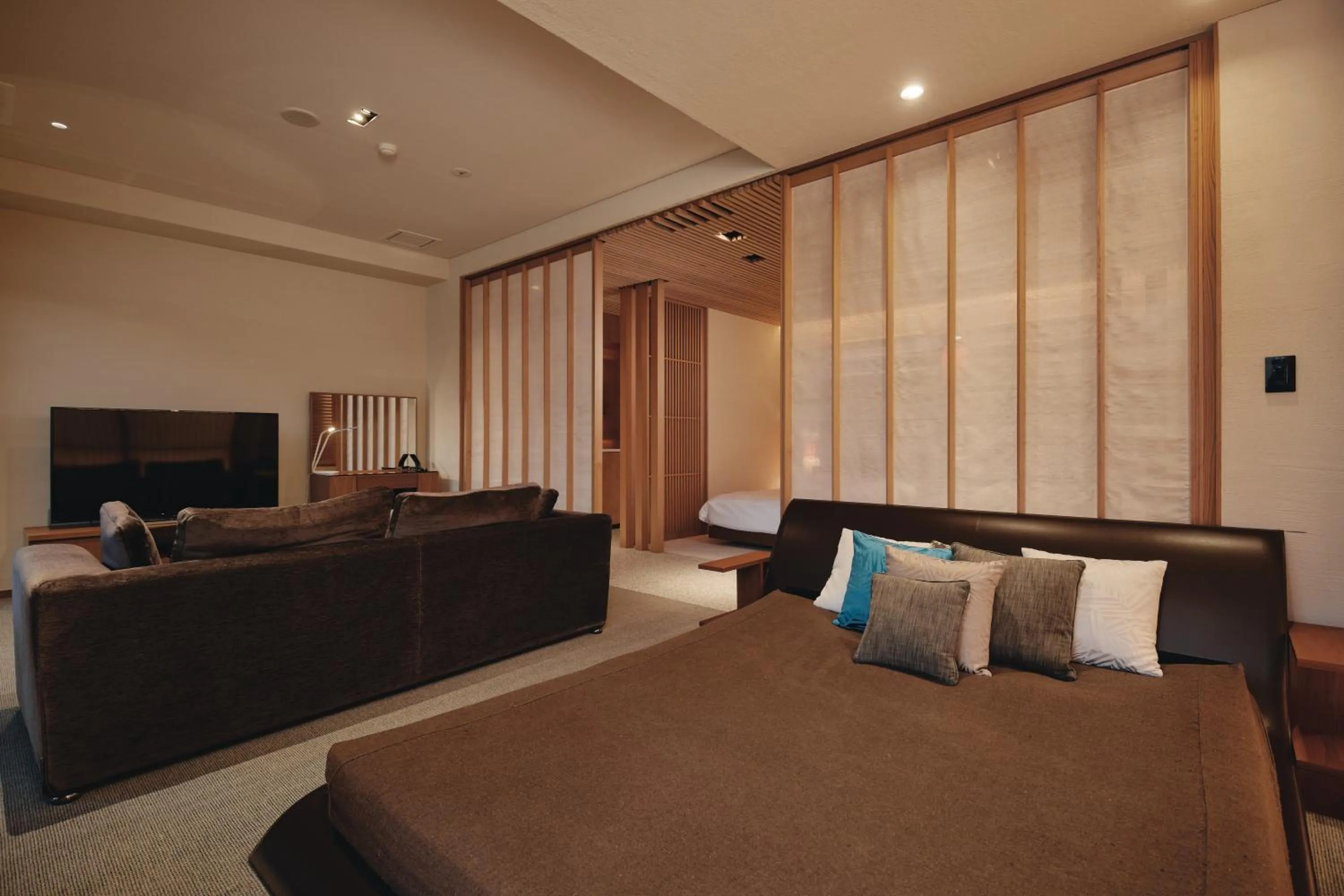 Decorative detail, Bed in River Retreat Garaku