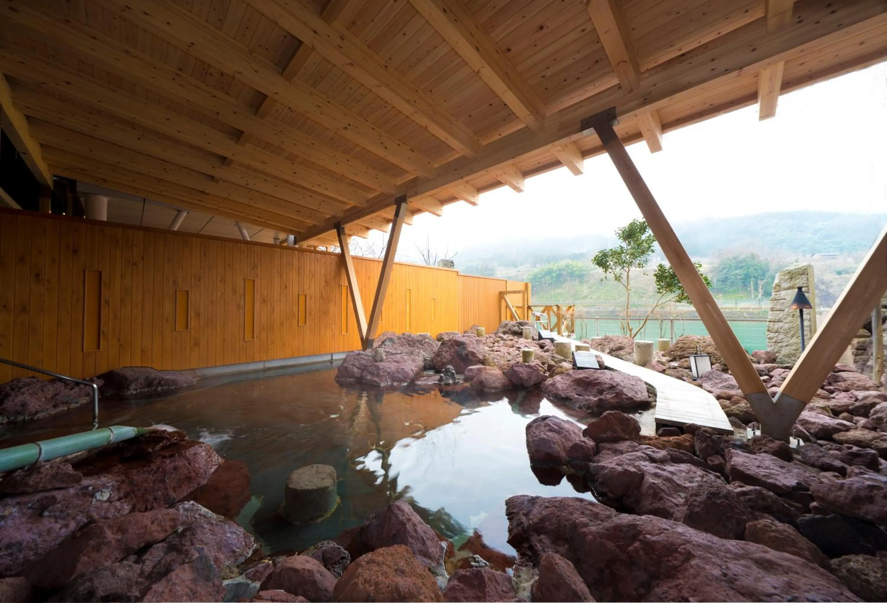 Public Bath in River Retreat Garaku
