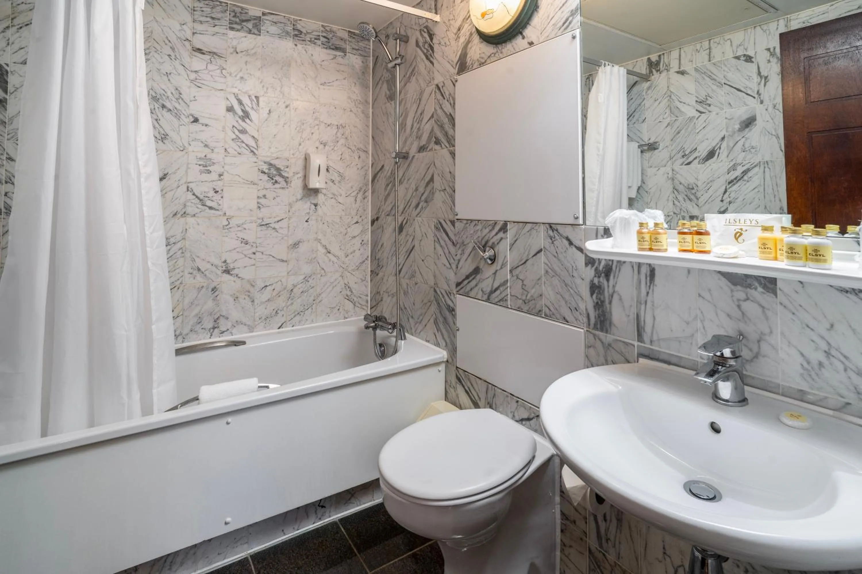 Bathroom in Britannia International Hotel Canary Wharf