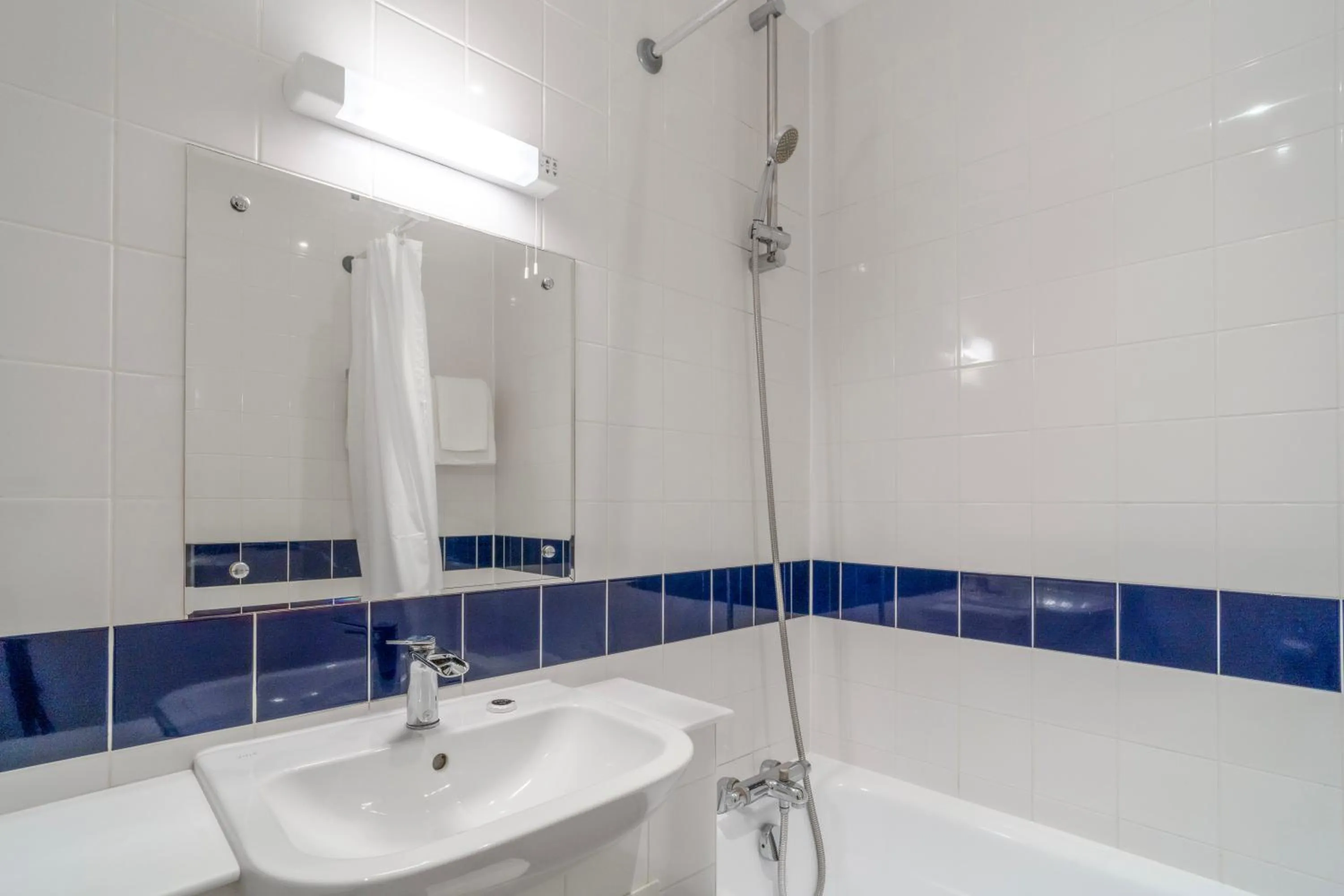 Bathroom in Britannia International Hotel Canary Wharf