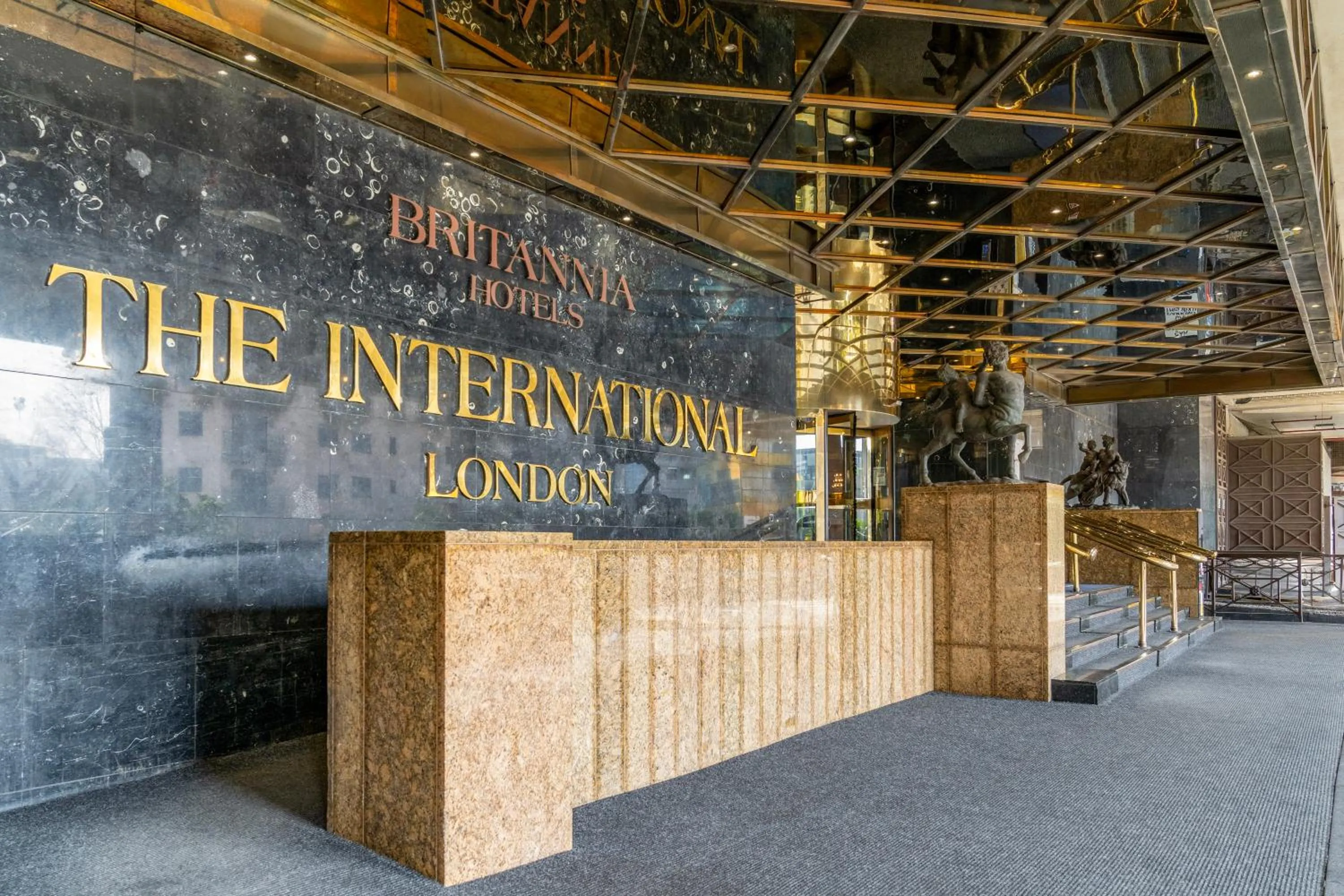 Facade/entrance in Britannia International Hotel Canary Wharf