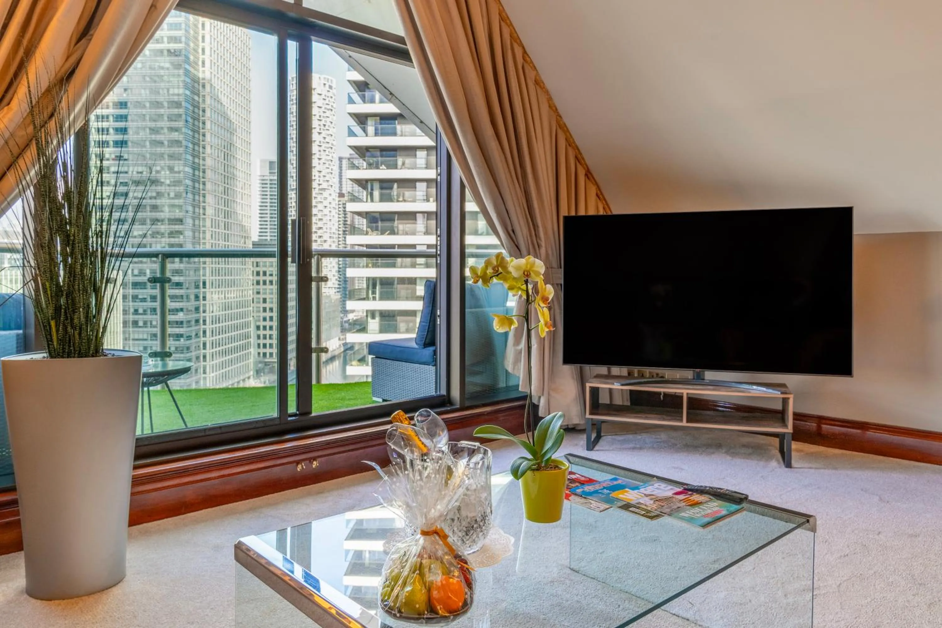 Living room in Britannia International Hotel Canary Wharf