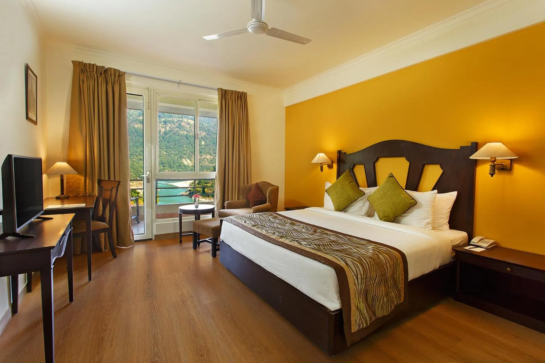Photo of the whole room, Bed in Aloha On The Ganges by Leisure Hotels