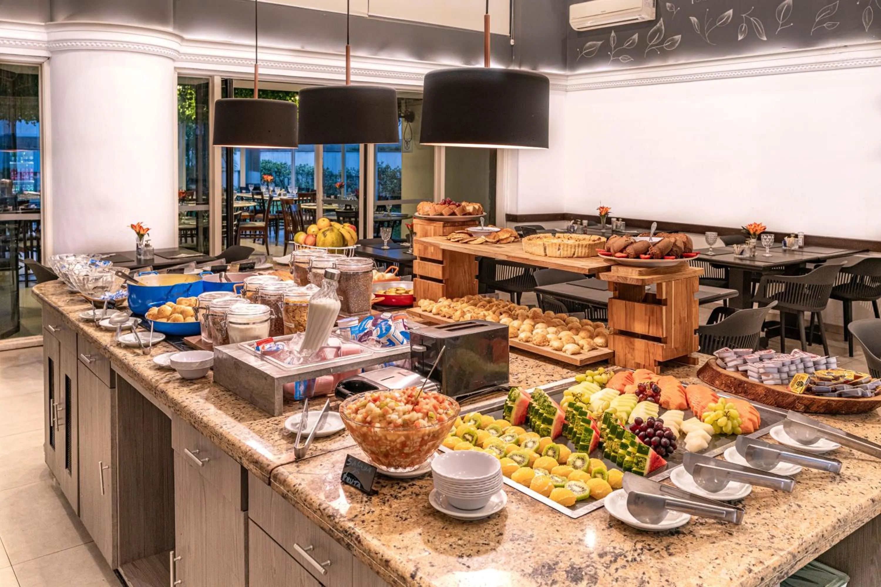 Restaurant/places to eat in Intercity Interative São Paulo Jardins