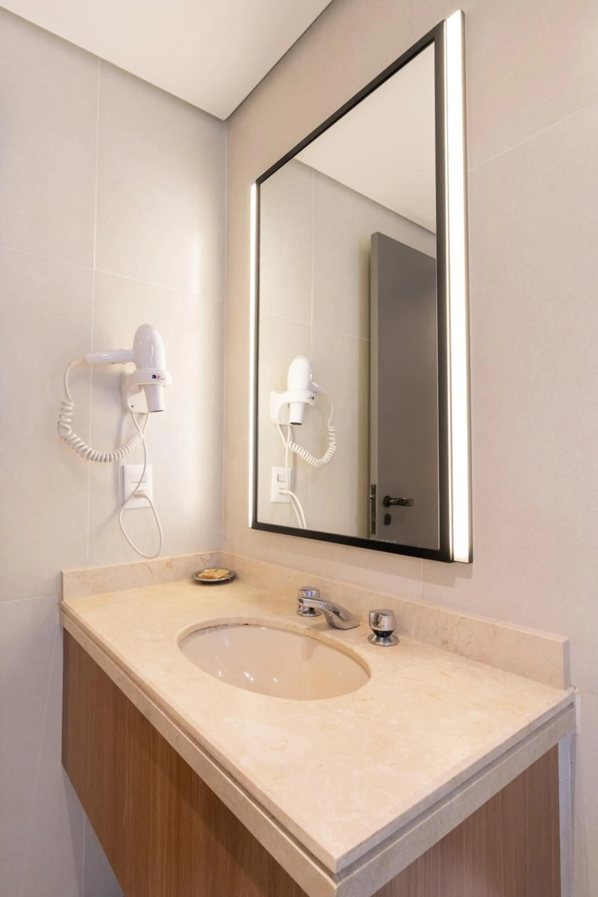 Bathroom in Intercity Interative São Paulo Jardins