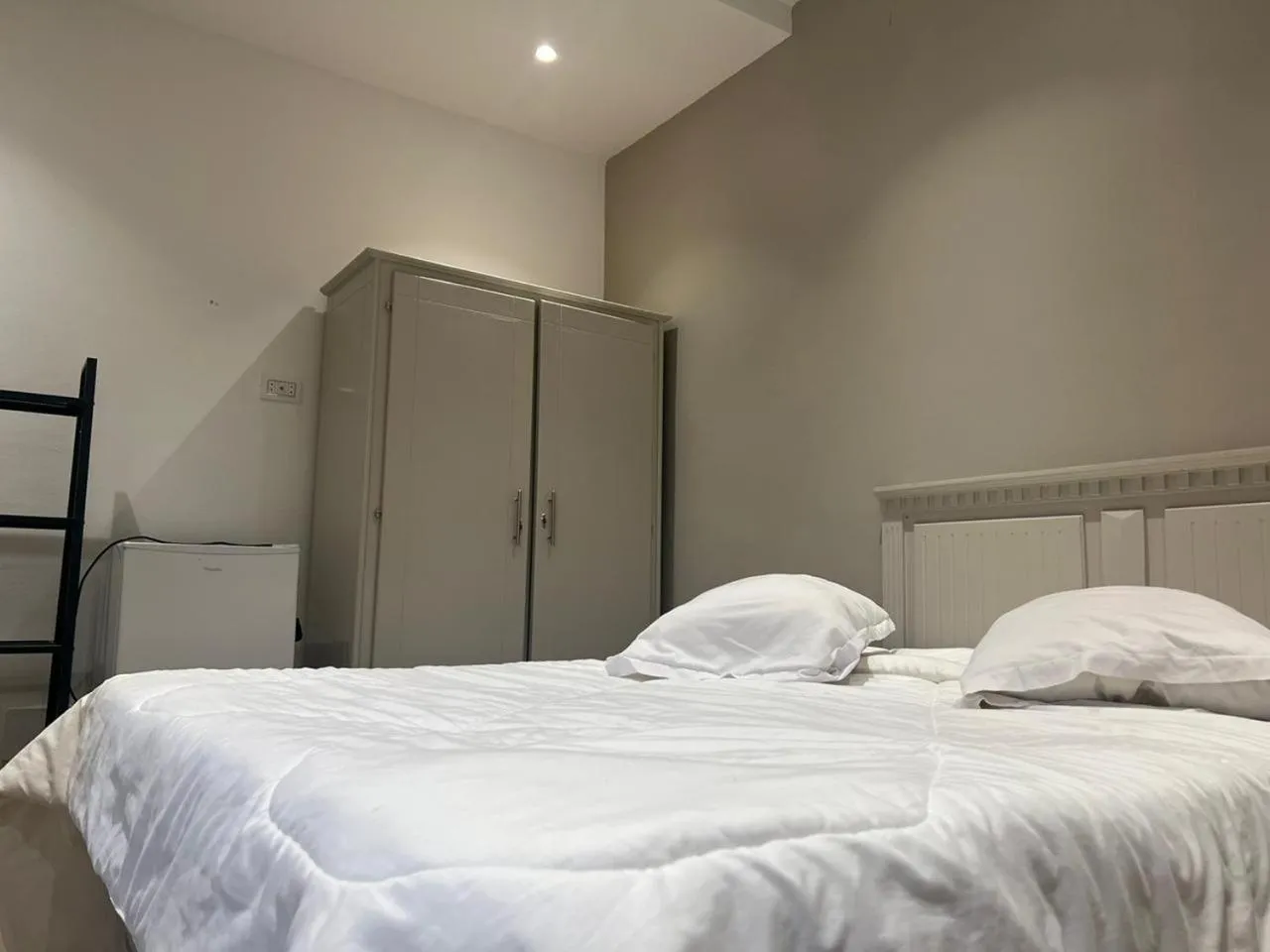 Bed in Hotel Transatlantique Tunis