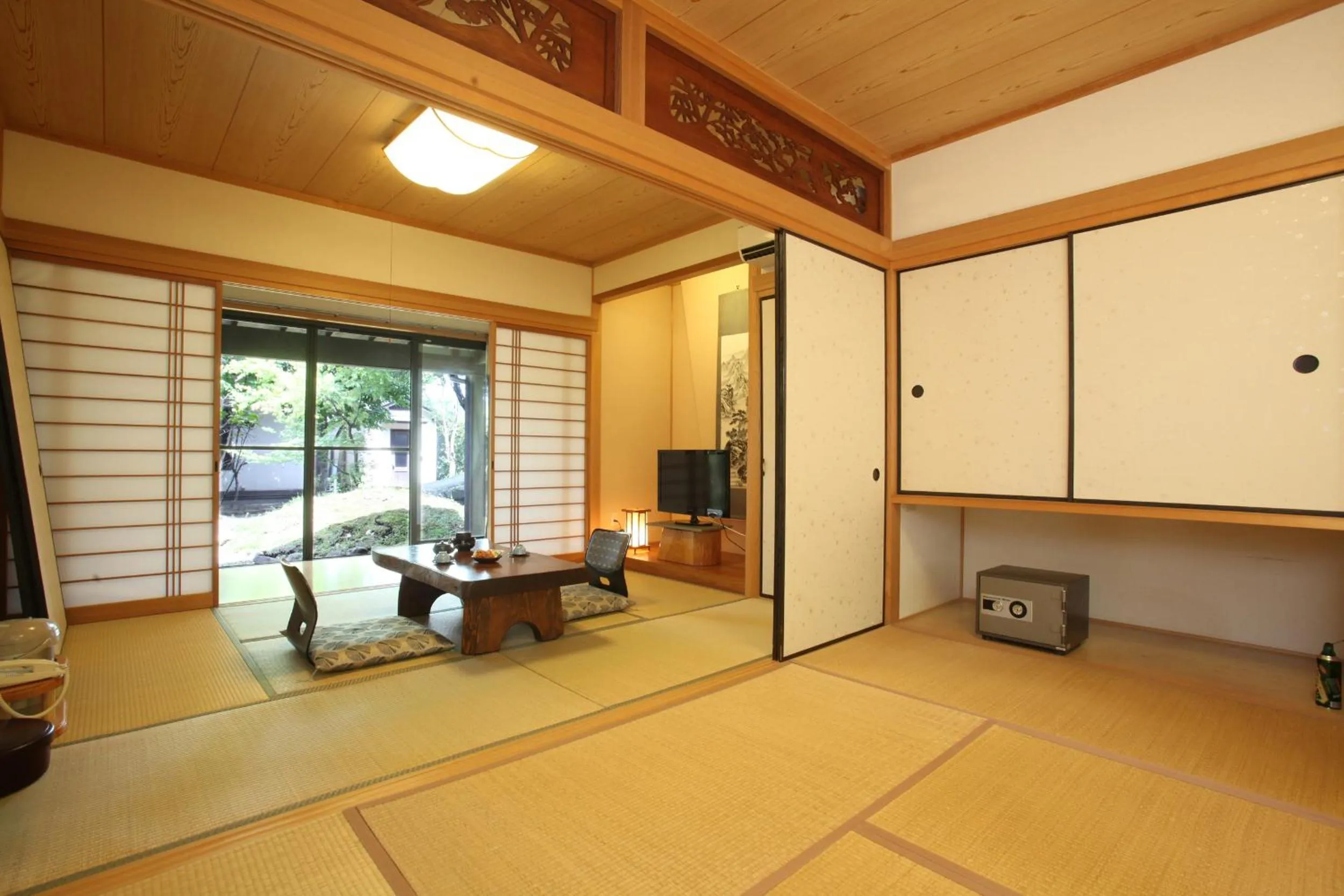 Photo of the whole room in Tawarayama Onsen Ryokan Minawa
