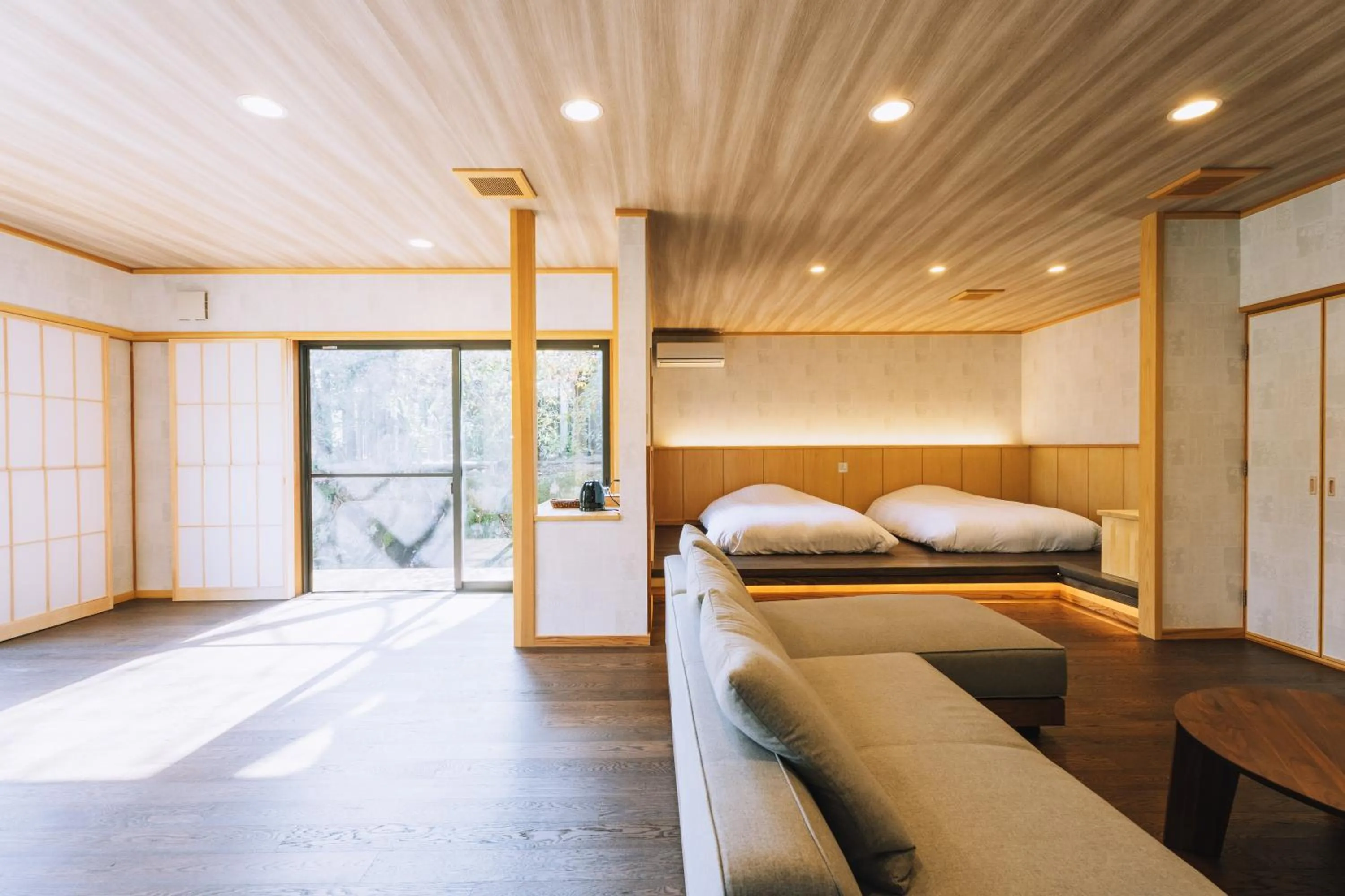 Living room, Bed in Tawarayama Onsen Ryokan Minawa