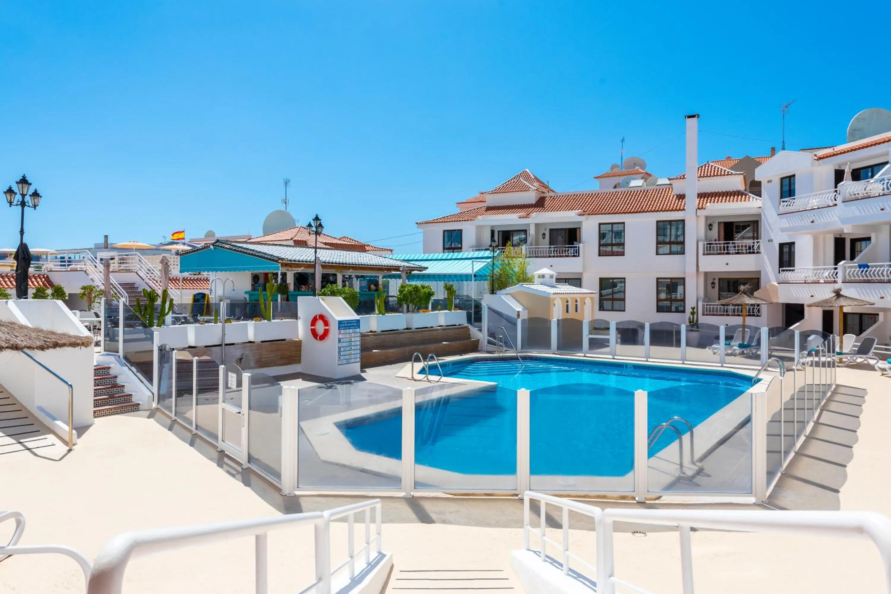 Swimming pool in Club Tenerife Apartments