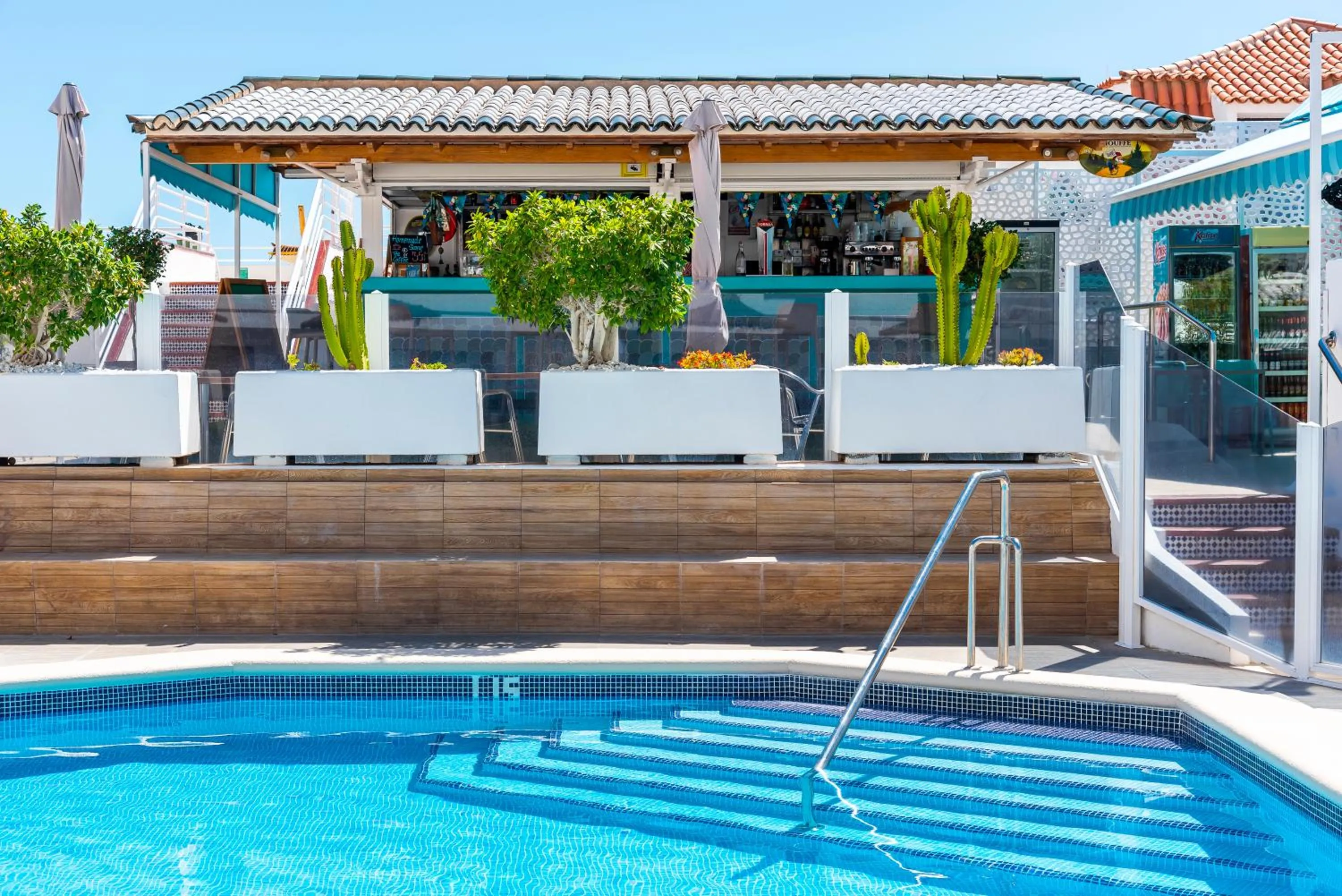 Swimming pool in Club Tenerife Apartments