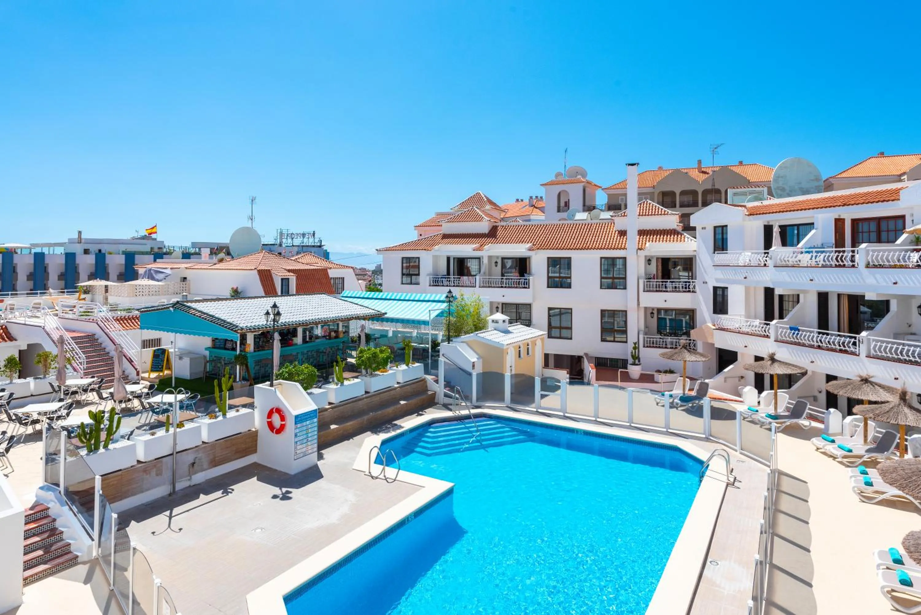 Swimming pool in Club Tenerife Apartments