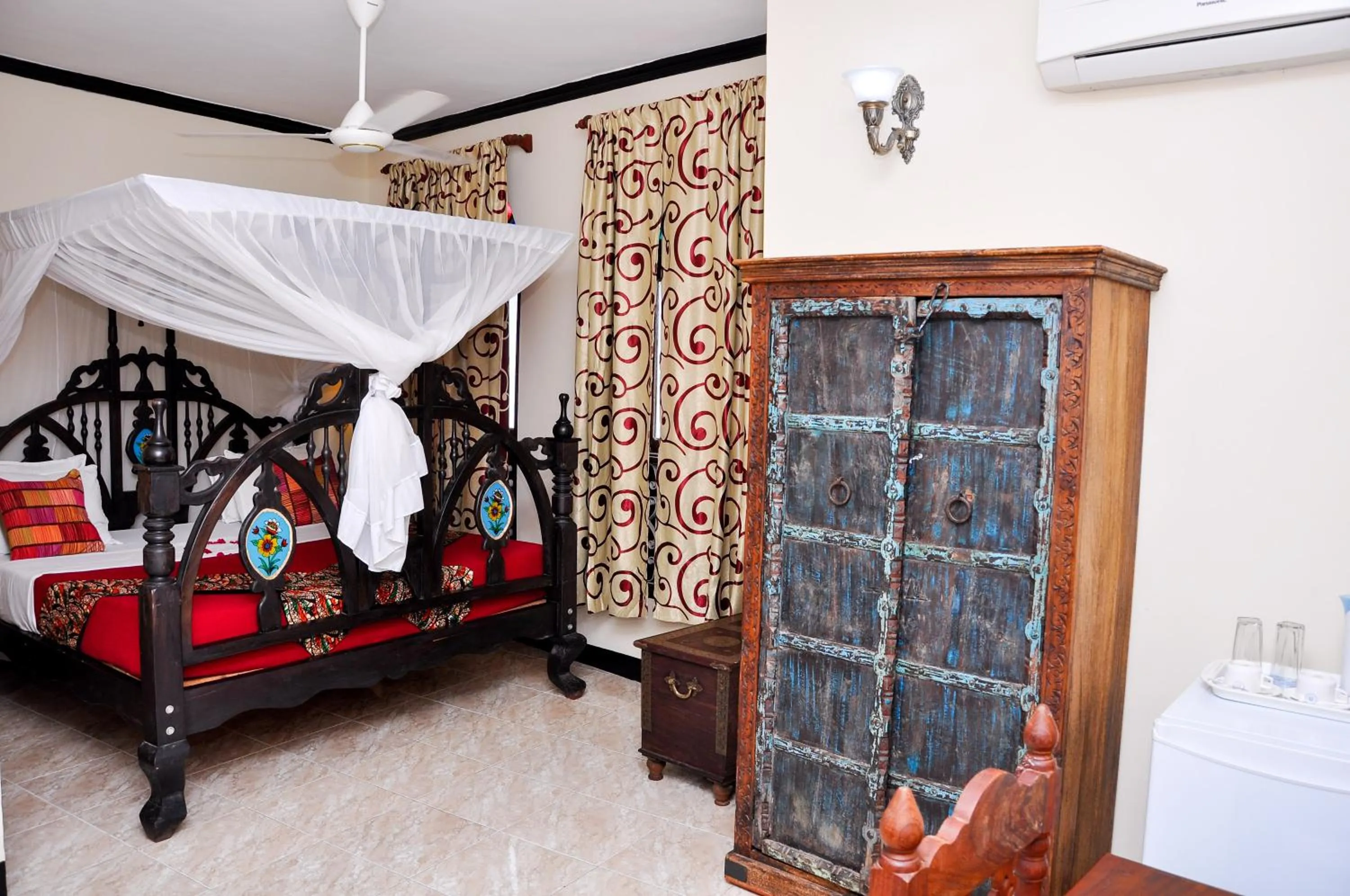 Bed in Forodhani Park Hotel