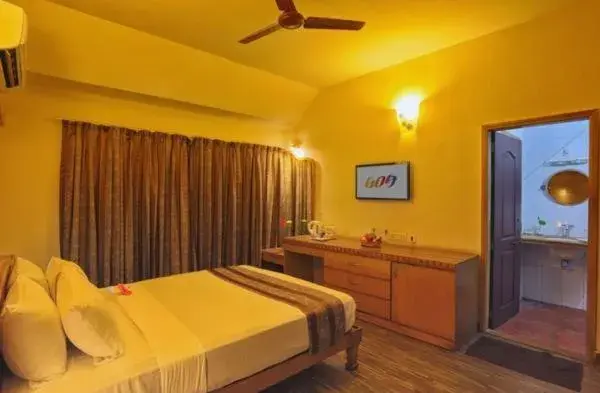 Deluxe Double Room with Side Sea View in Calangute Residency Deluxe Double Room with Side Sea View in Calangute Residency