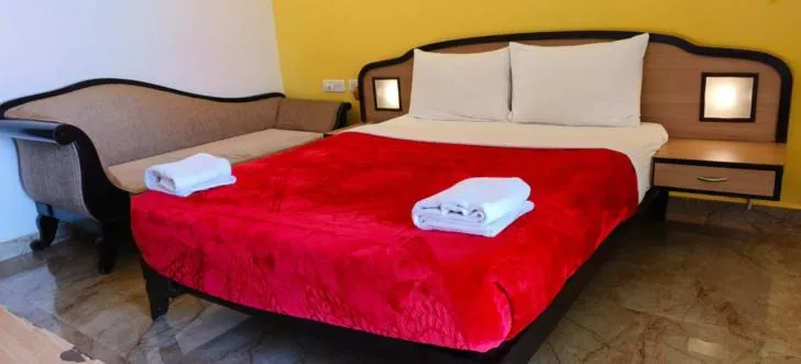 Bed in Calangute Residency