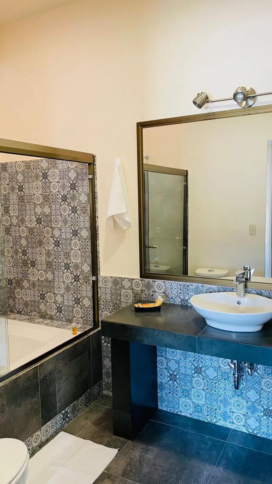 Bath in Mansión Leonor