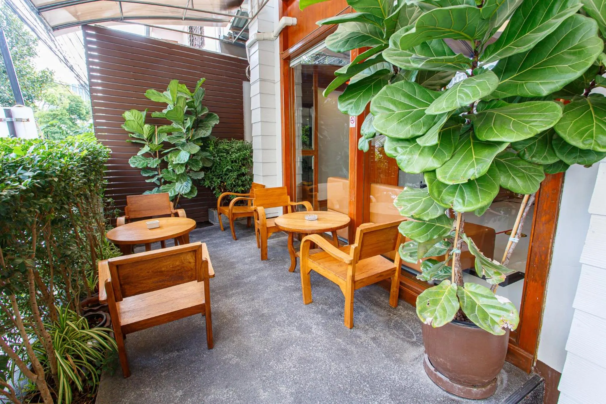 Seating area in Fa Dragon