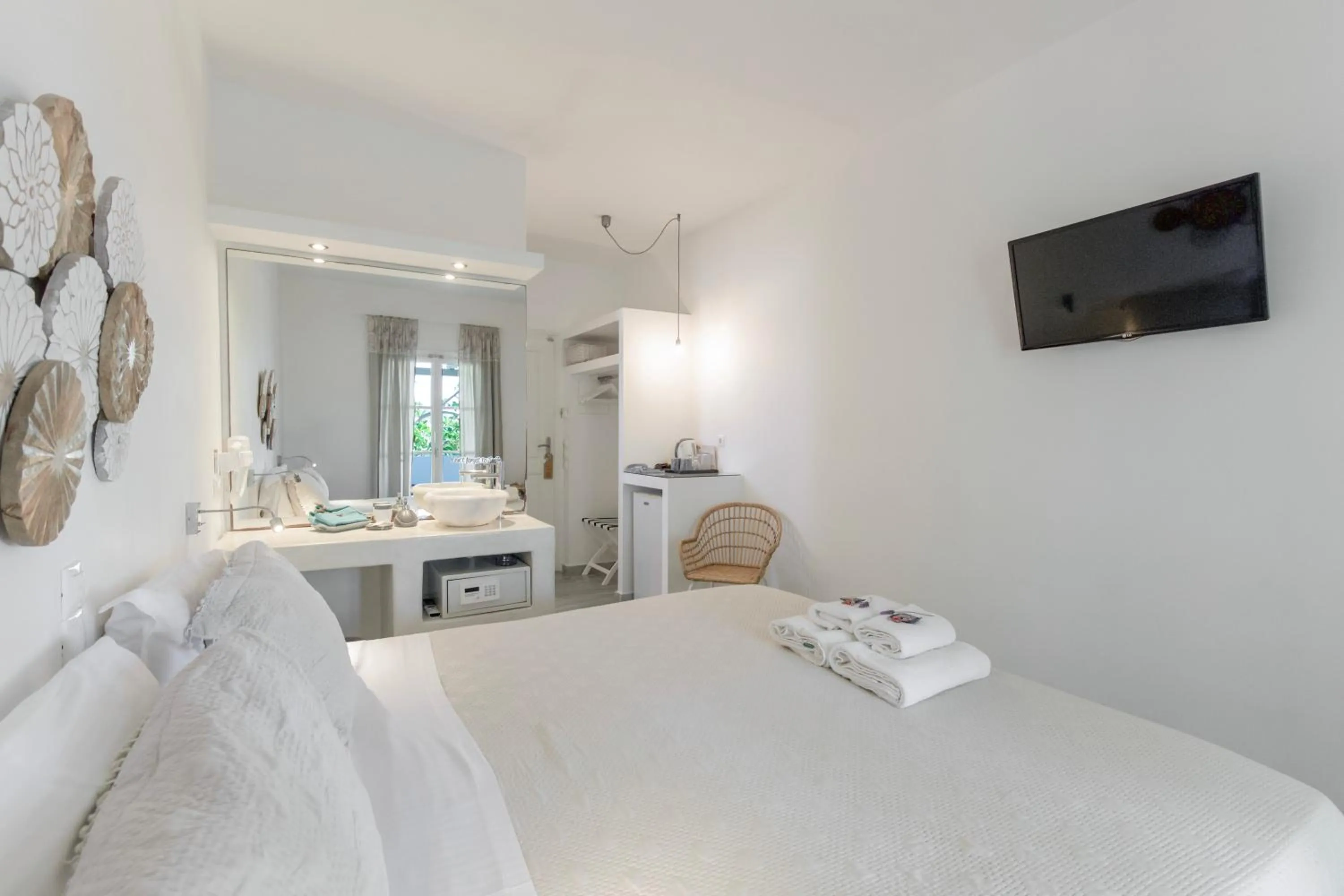 Photo of the whole room, Bed in Margarita Studios Ambelas