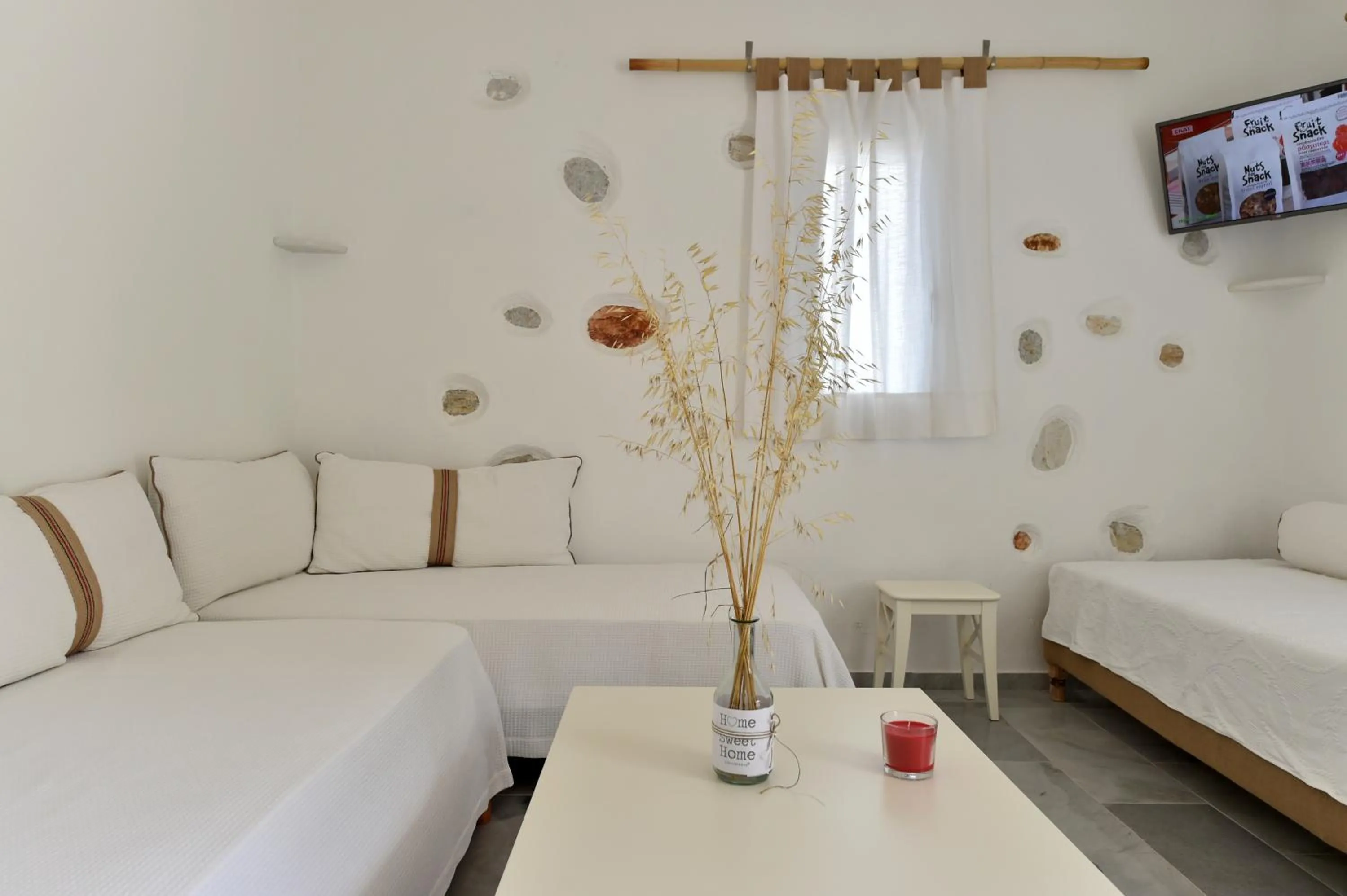 Living room, Bed in Margarita Studios Ambelas